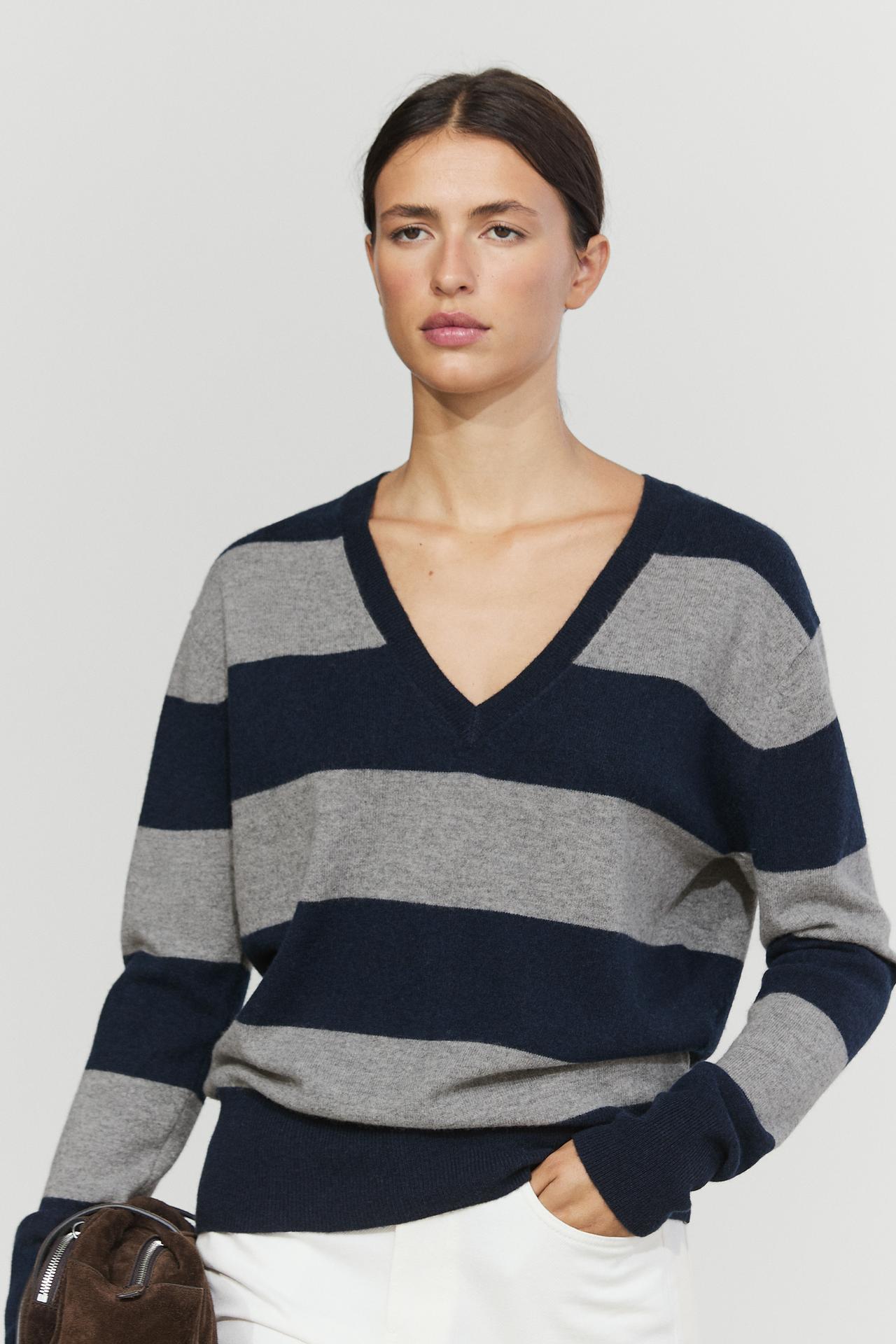 Striped wool-cashmere blend knit V-neck sweater — ANTHRACITE GREY
