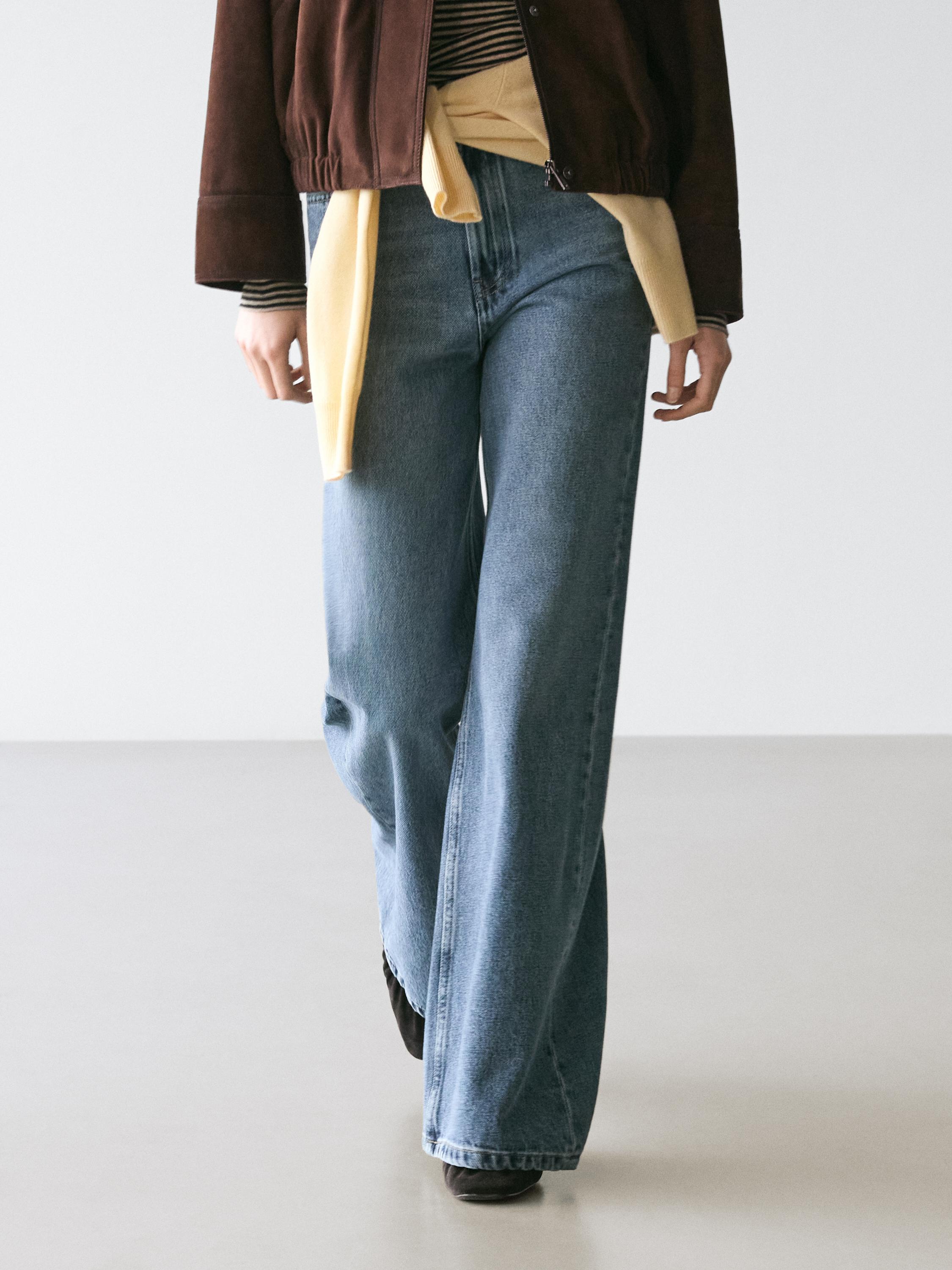 Jeans flare fit tiro medio