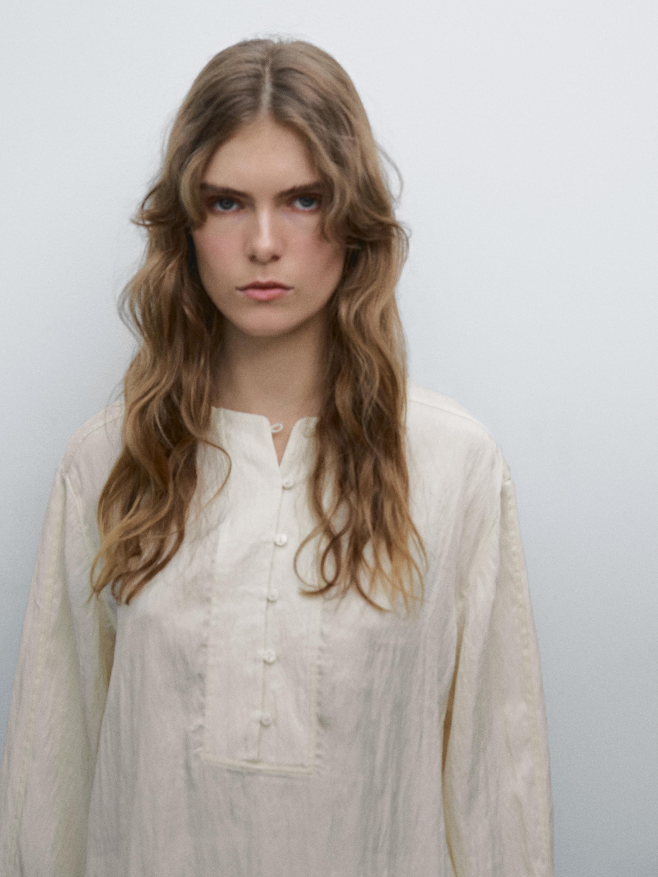 Flowing shirt with button detail on the chest
