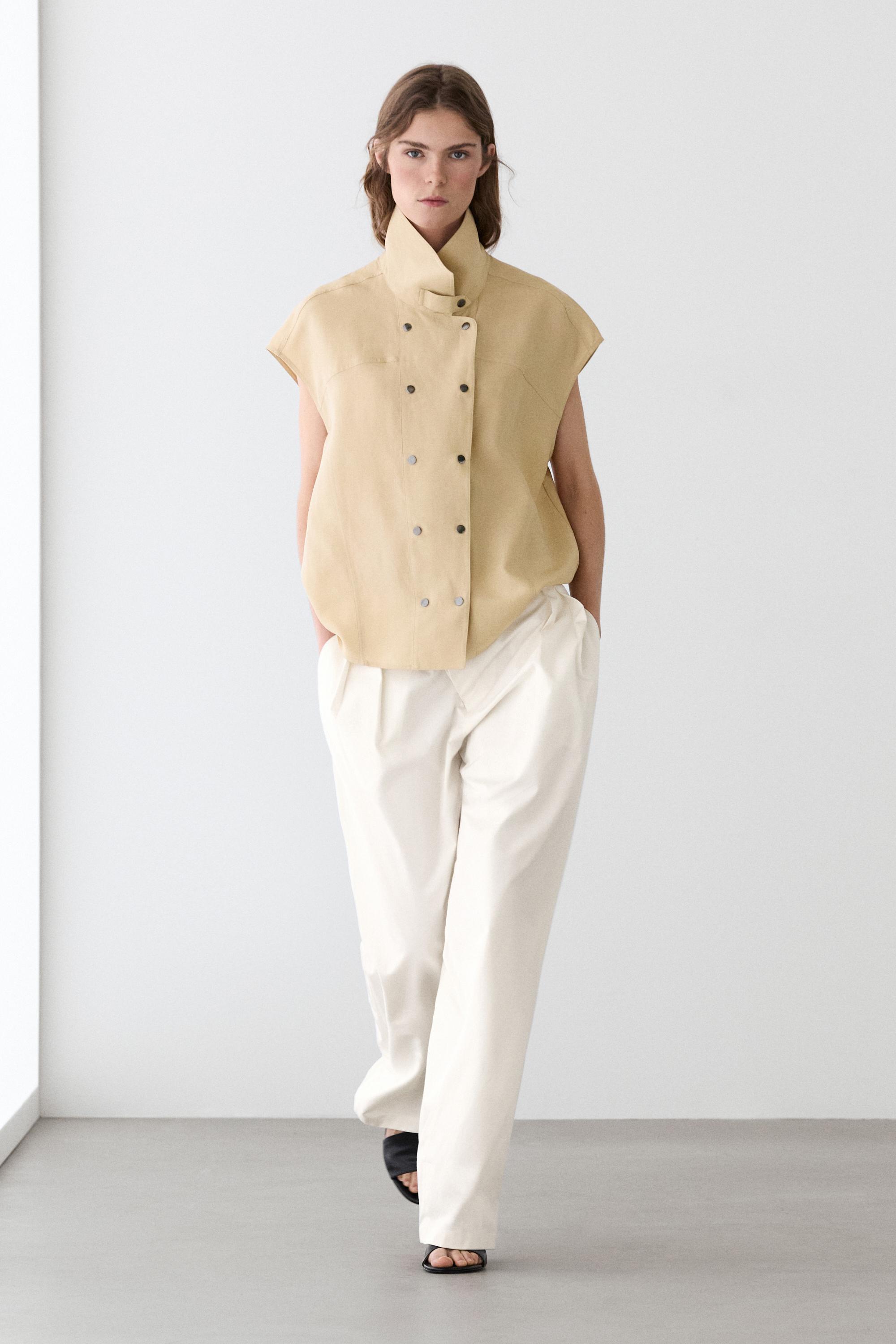 Short sleeve shirt with snap buttons