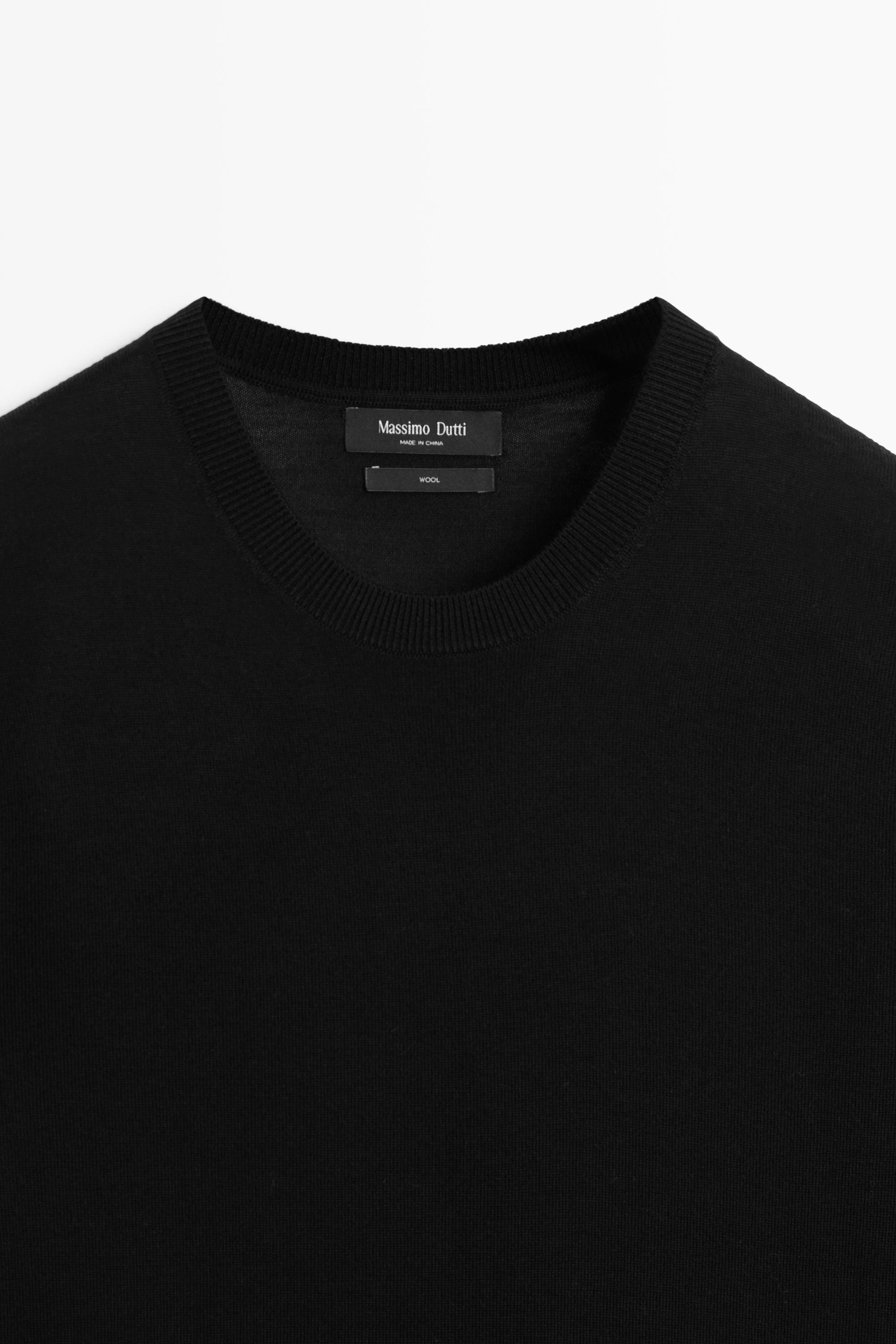 100% merino wool knit round neck sweater — BLACK
