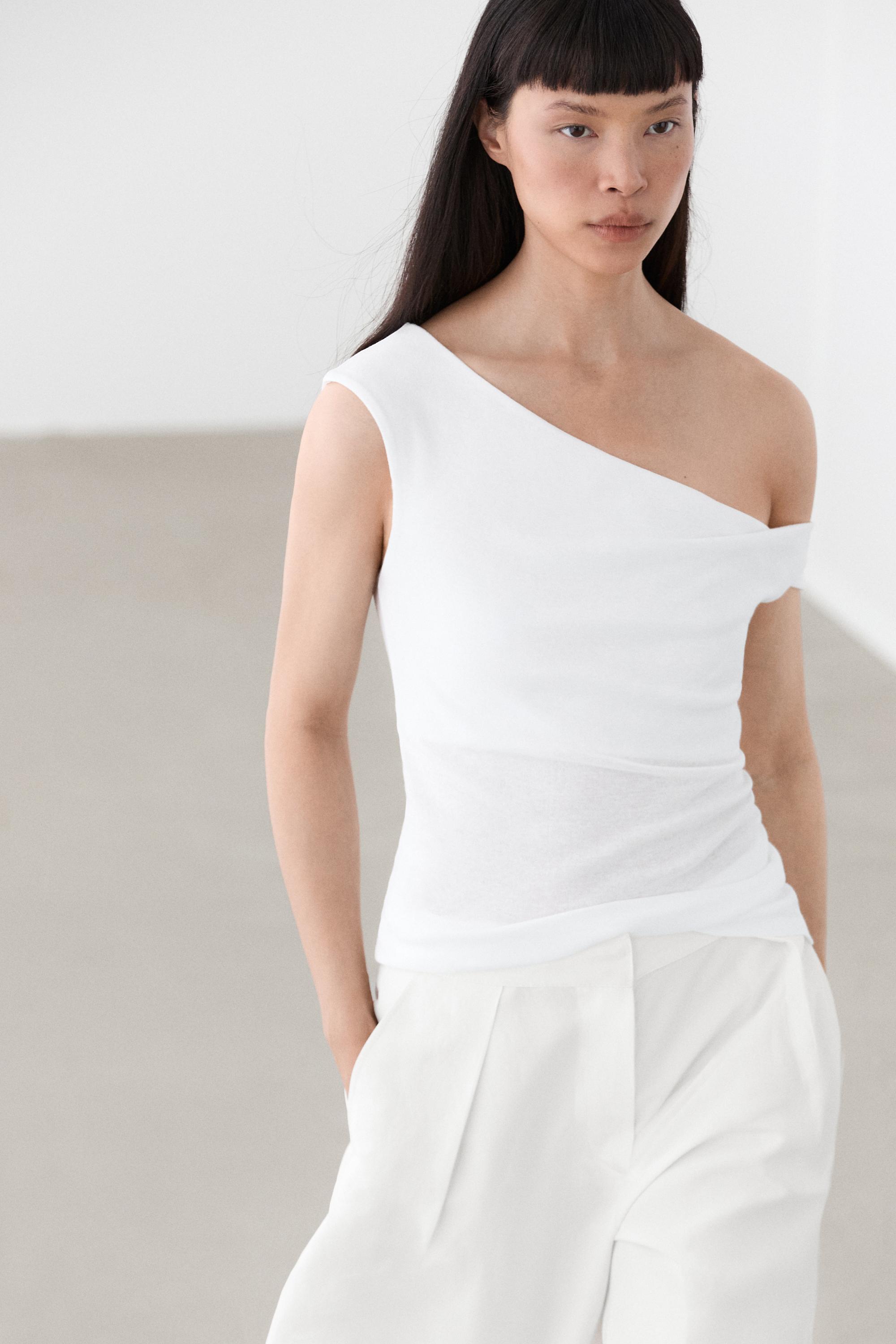 Asymmetric off-the-shoulder top — Off white