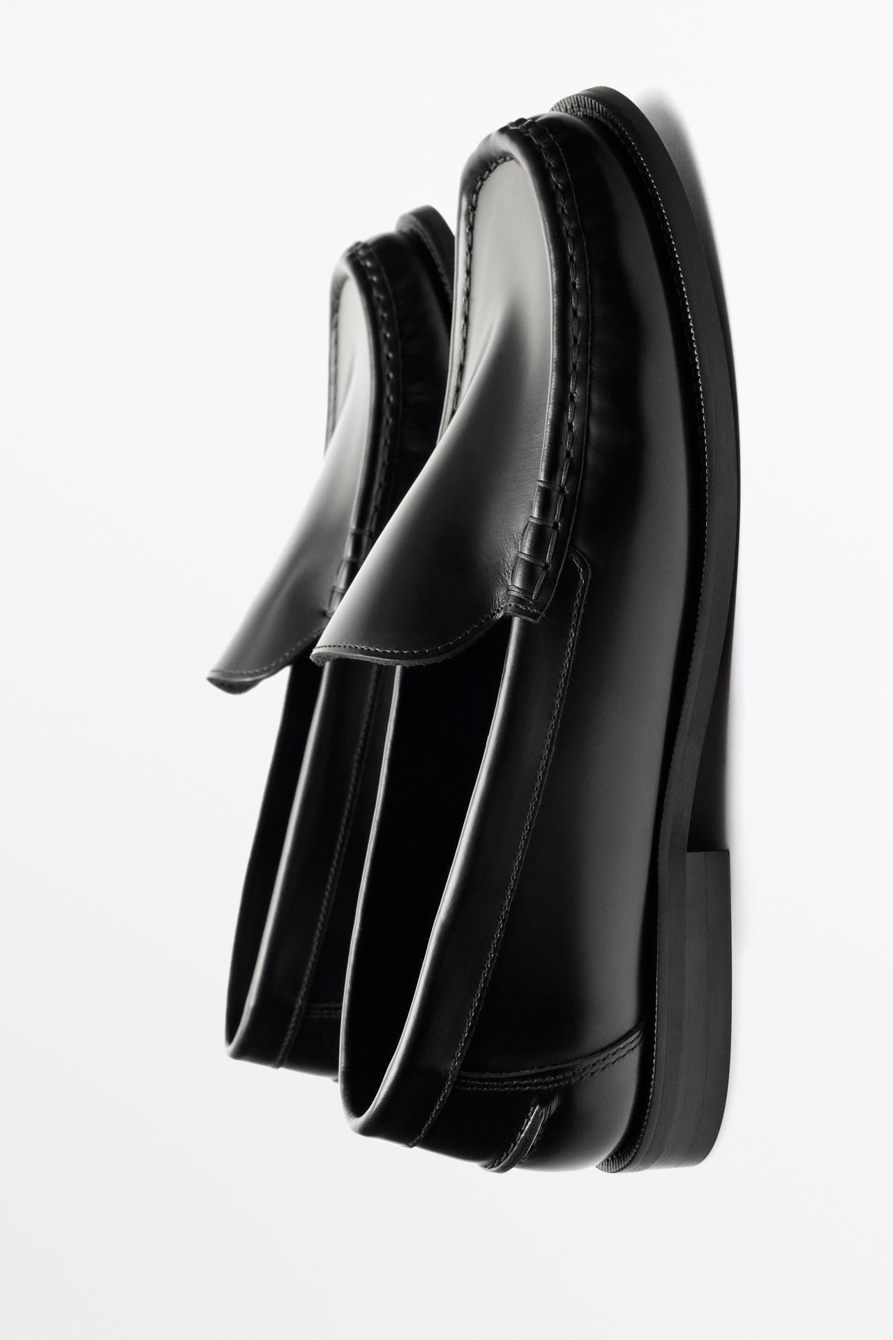 Smooth leather loafer — BLACK