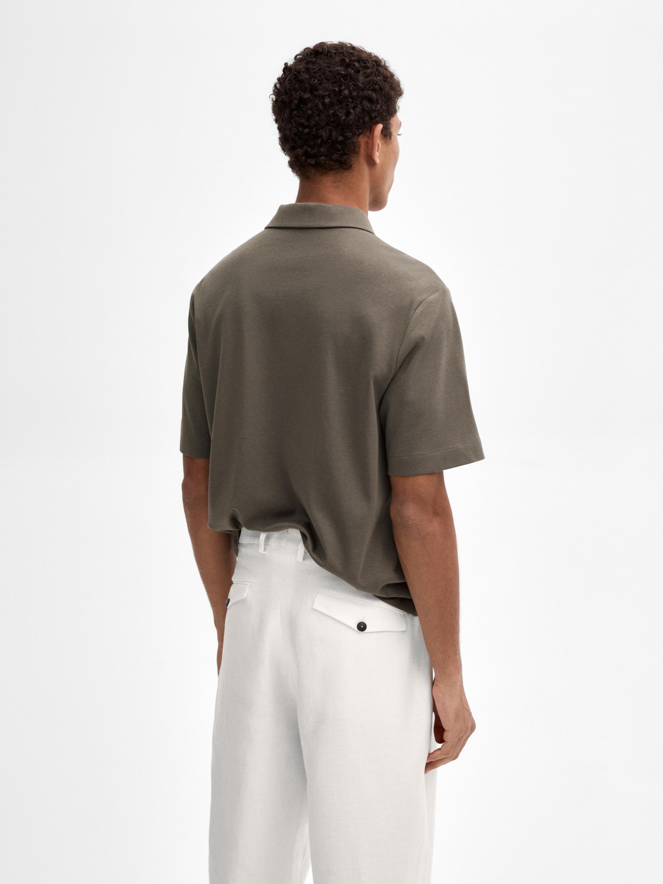100% cotton polo shirt with buttoned collar