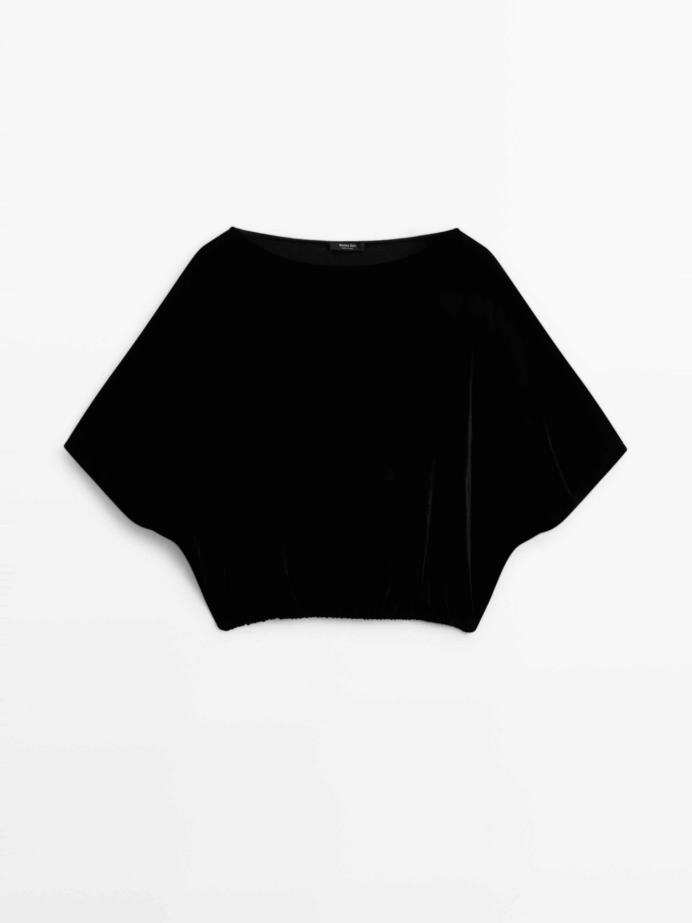 توب مخمل بأكمام خفاش