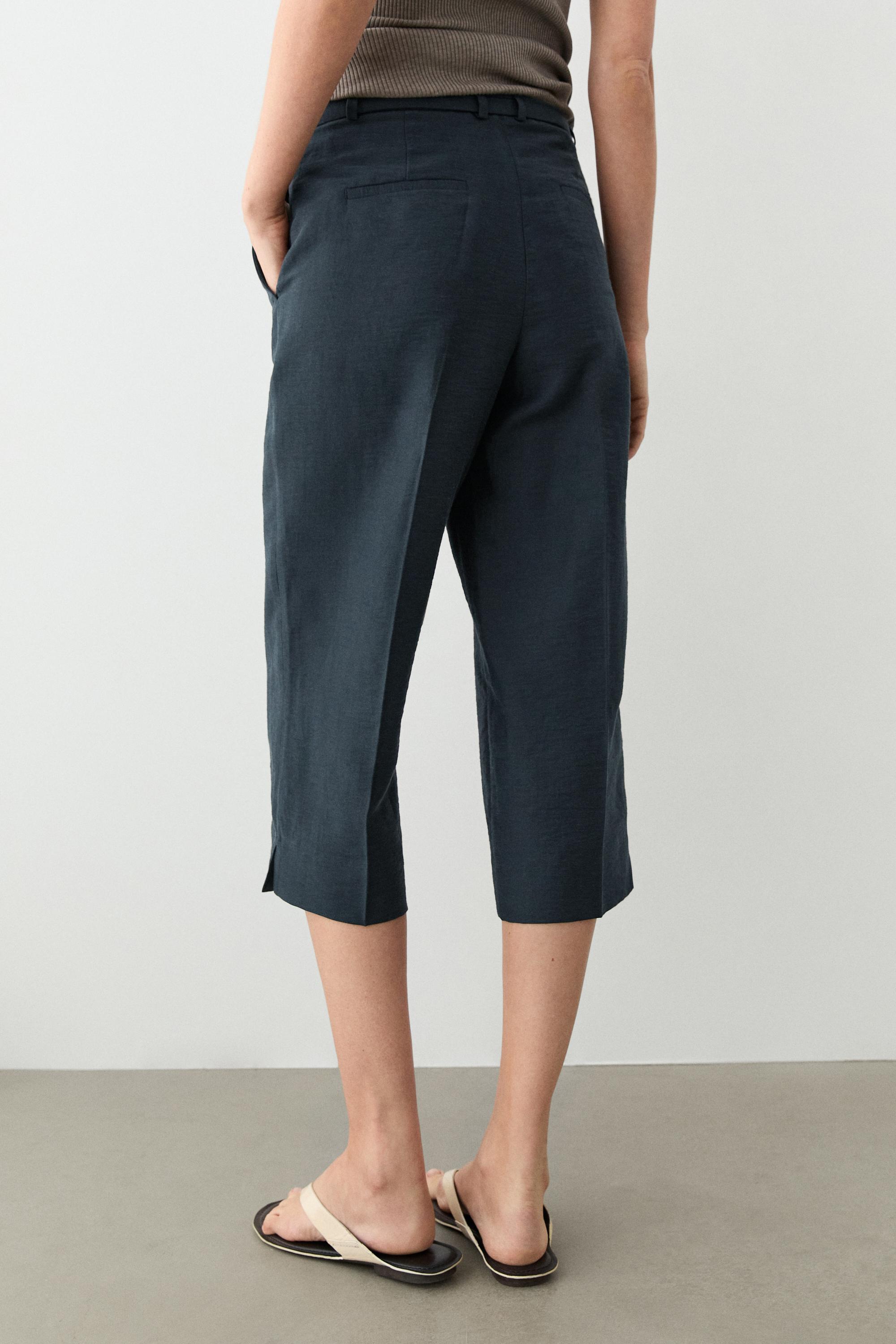 Flowing cotton and linen blend Bermuda shorts with belt — NAVY BLUE