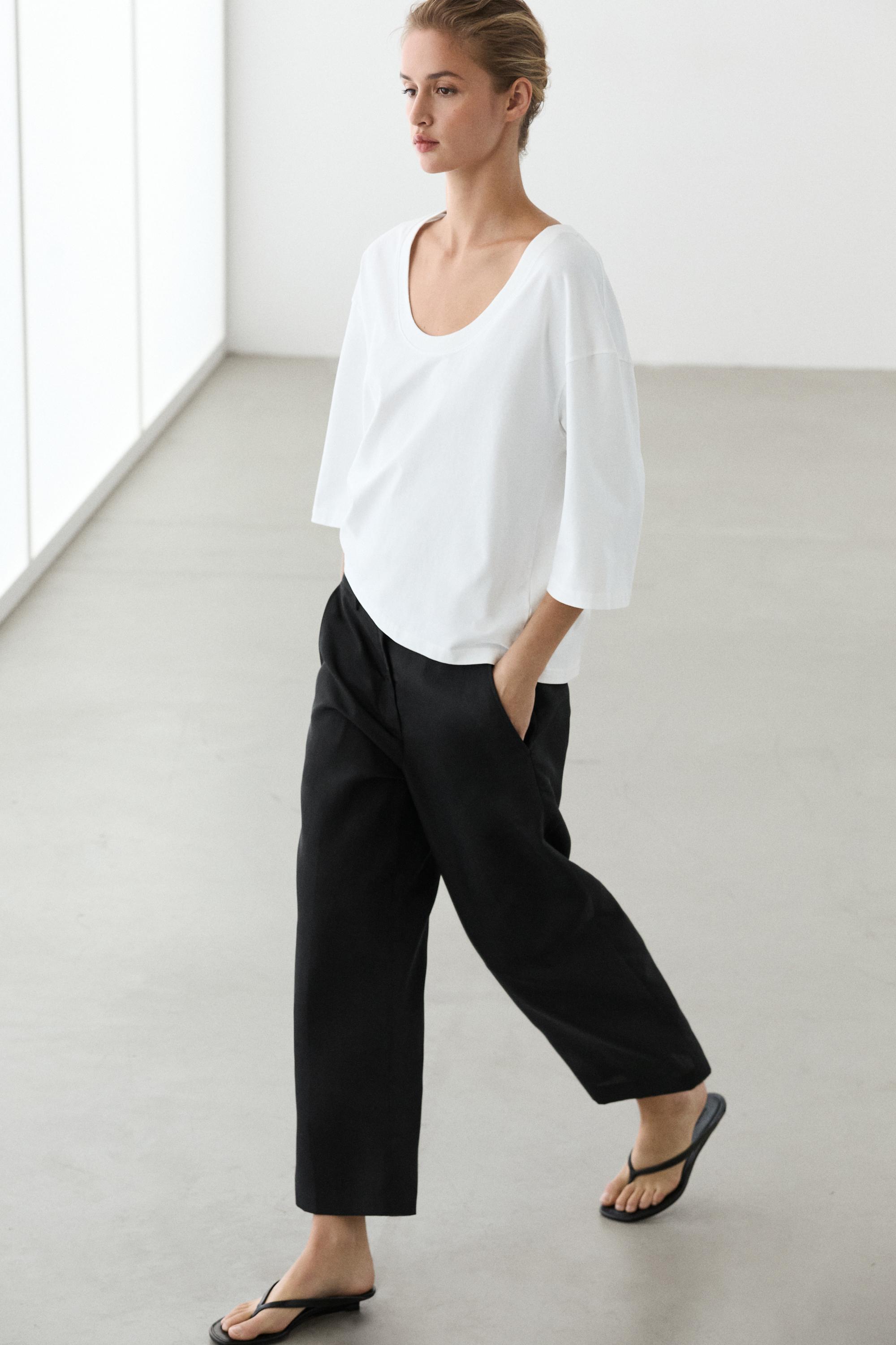 Slim fit capris — BLACK
