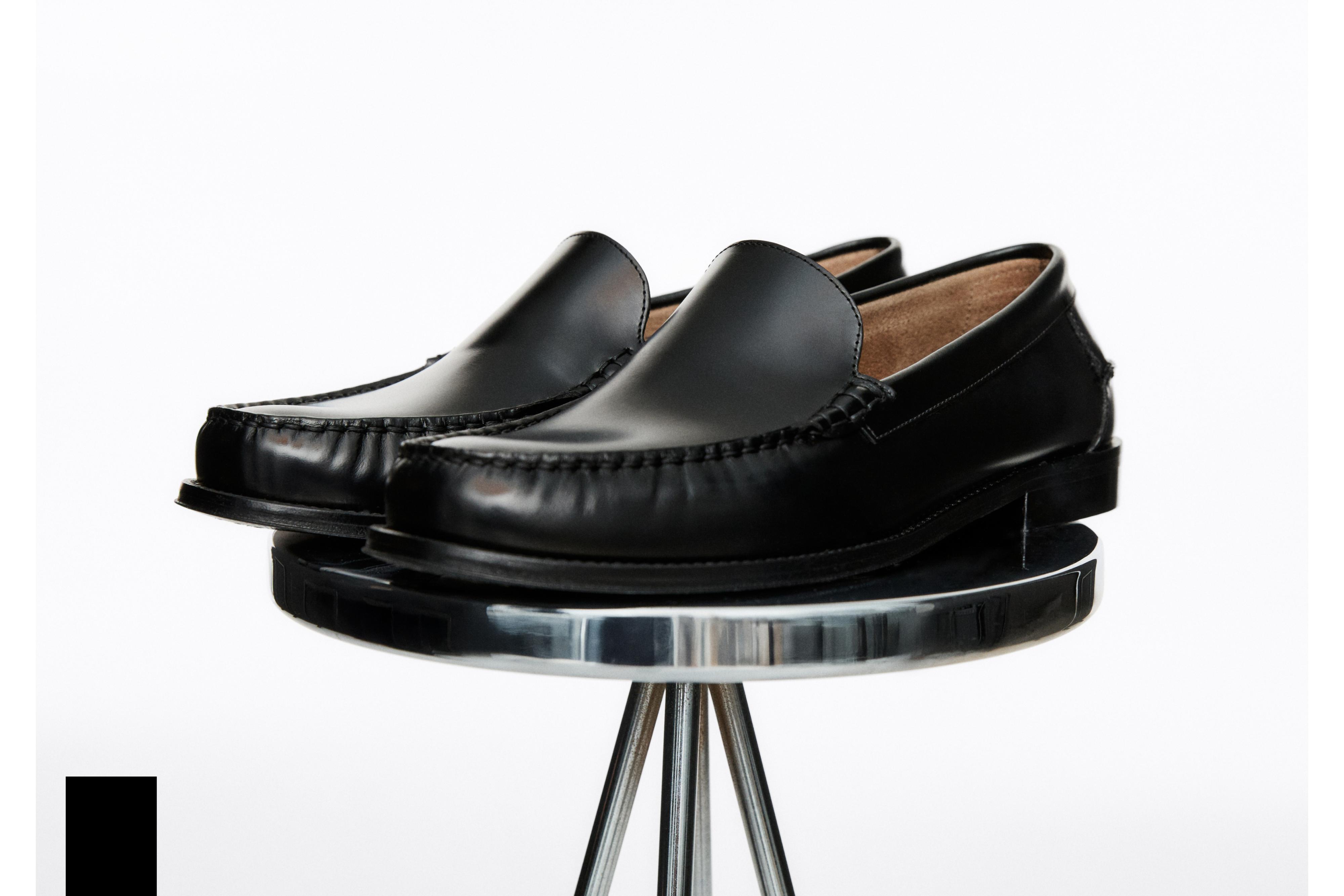 Leather loafers with glossy finish — BLACK