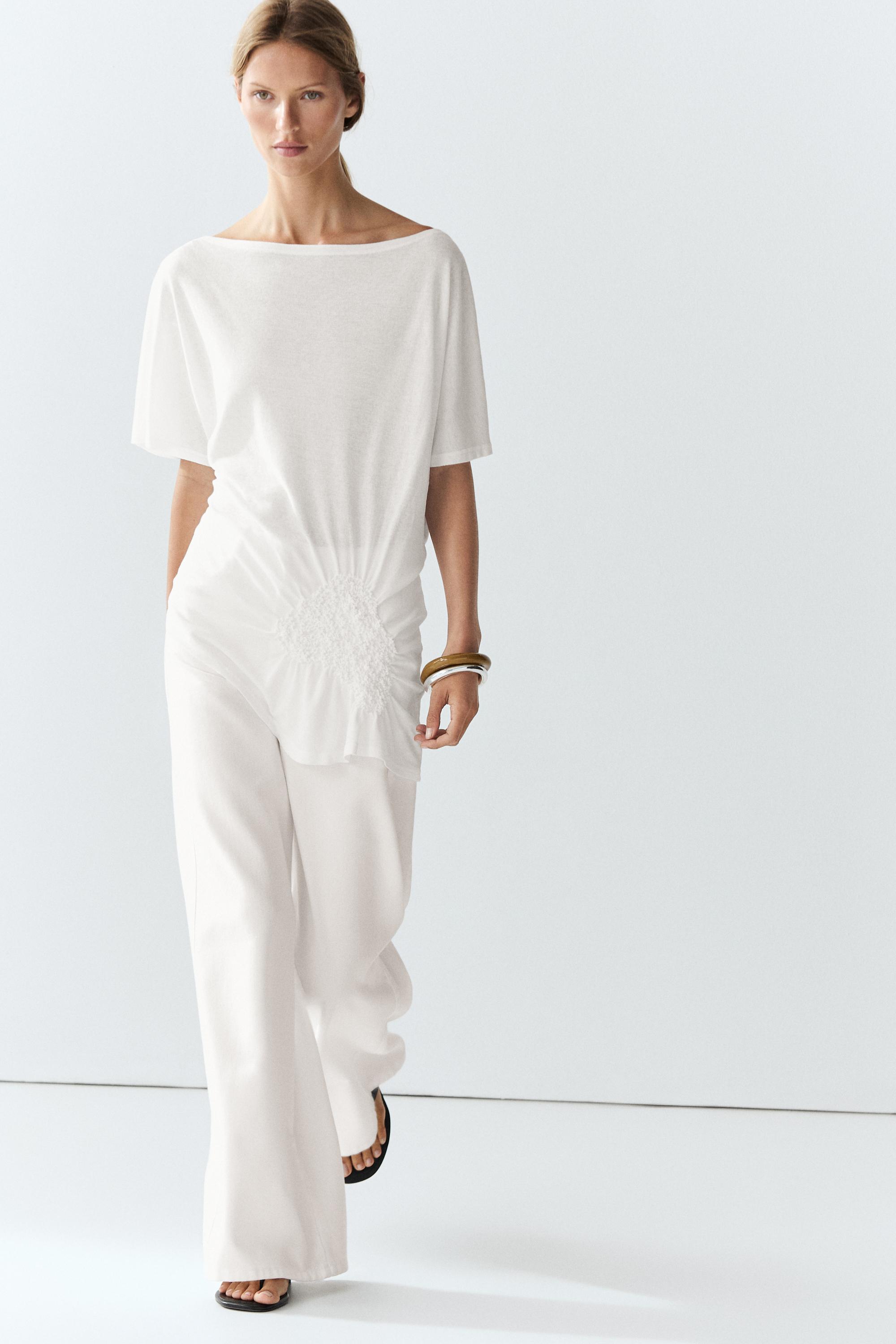 Asymmetric top with embroidered detail — Off white
