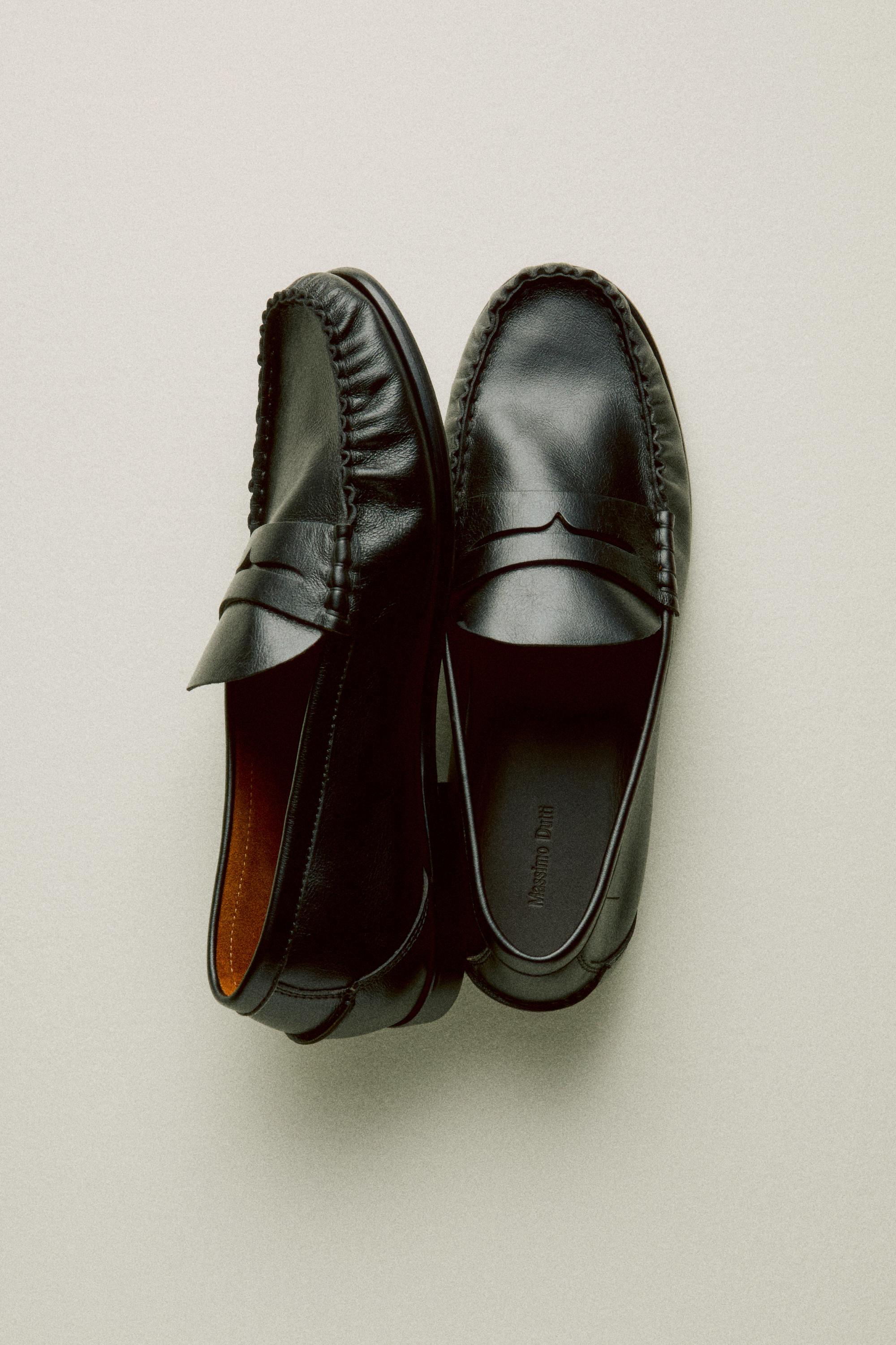 Soft leather shirred loafer