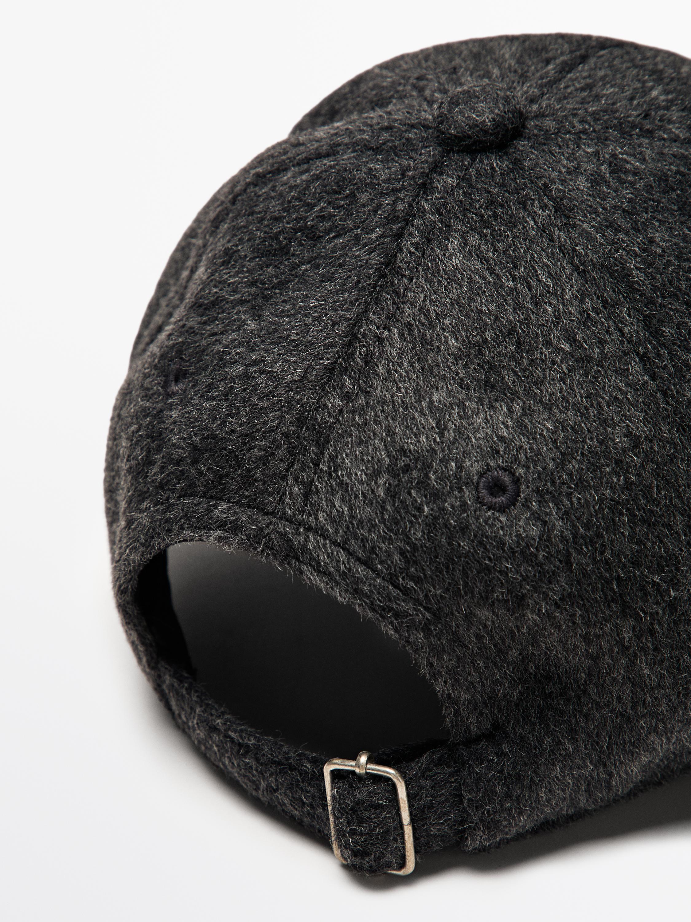 Кепка из рельефного фетра