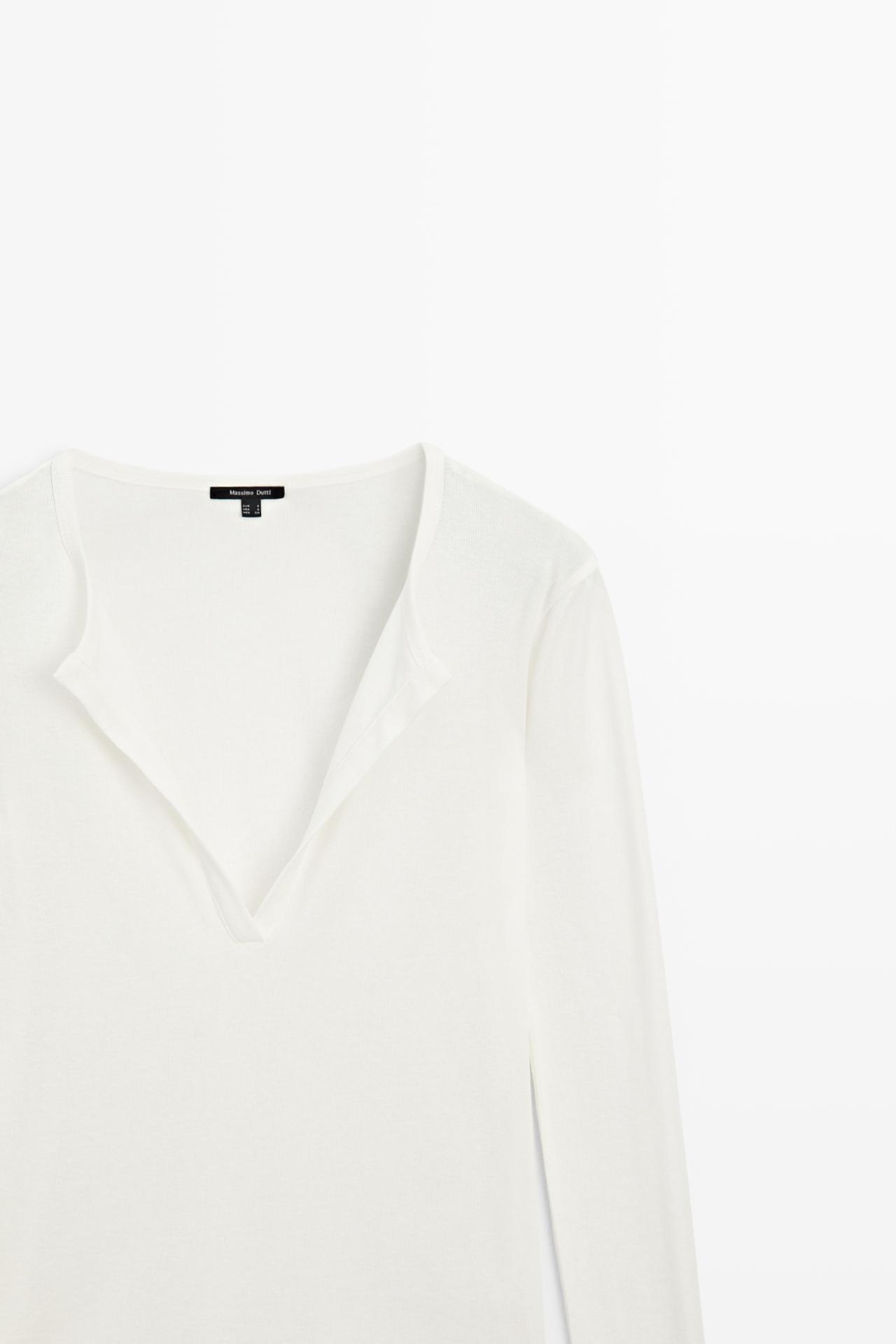 100% cotton V-neck T-shirt — CREAM