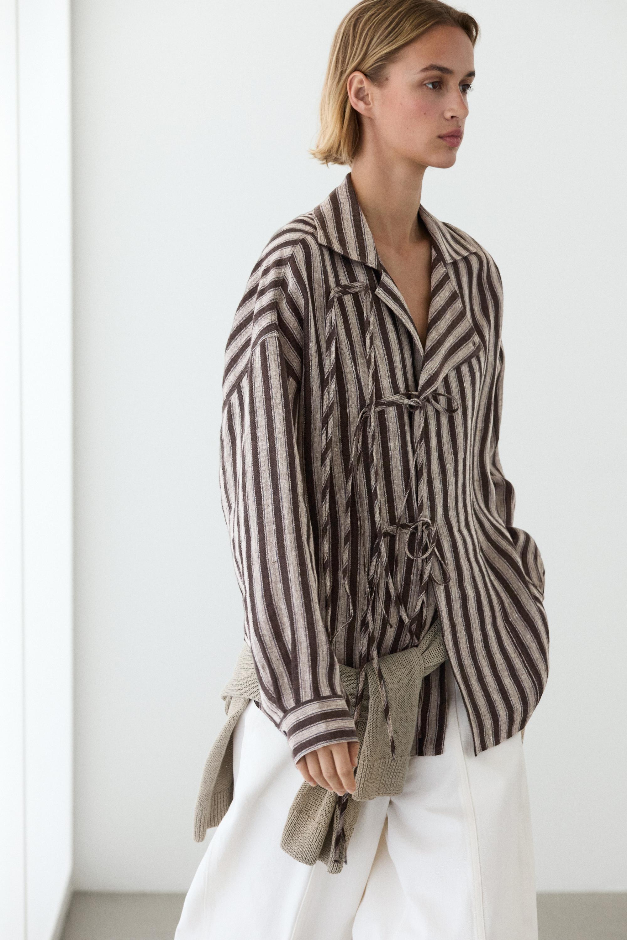 Chemise croisée à rayures avec nœud