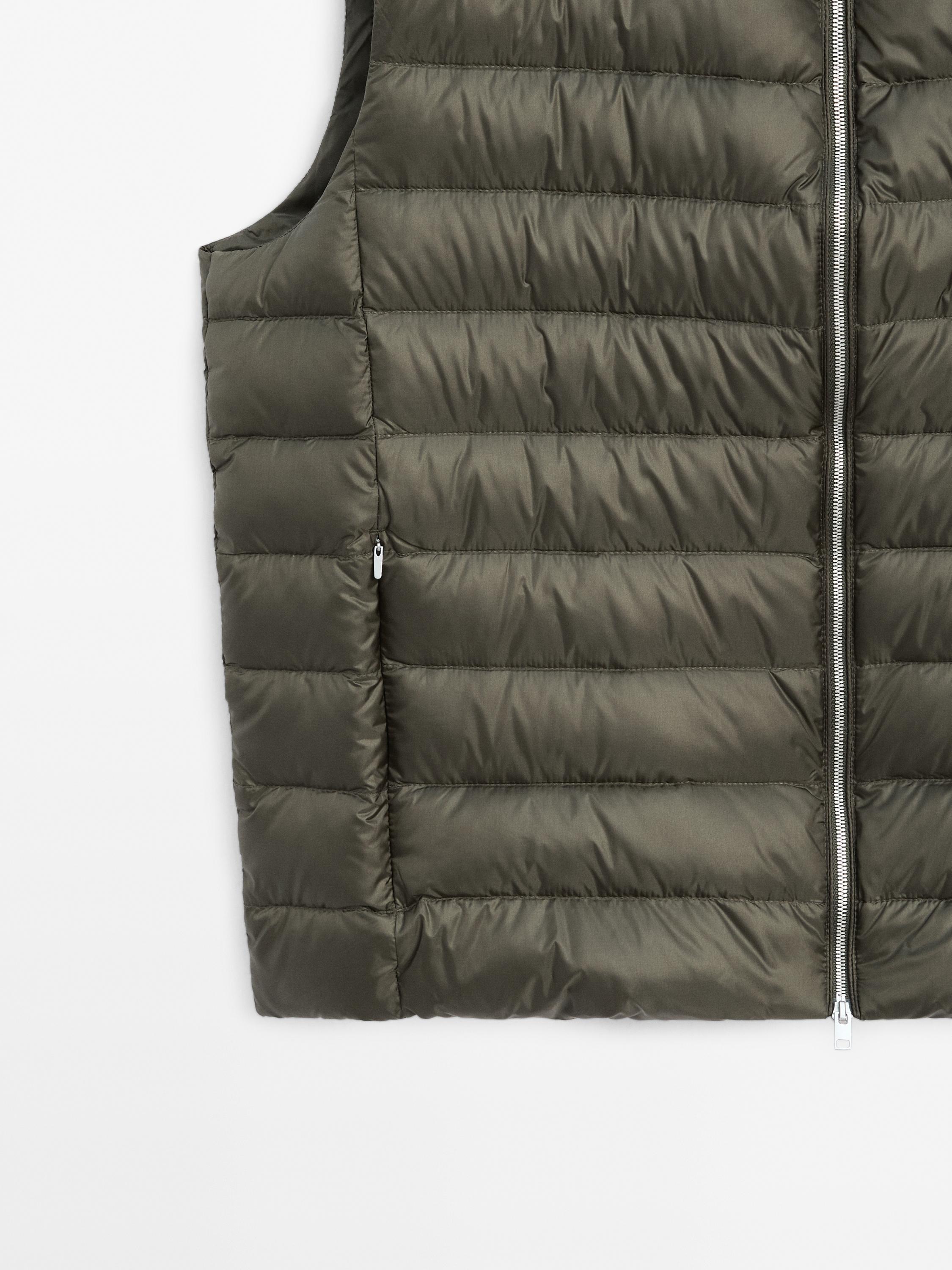 Foldable lightweight down puffer gilet