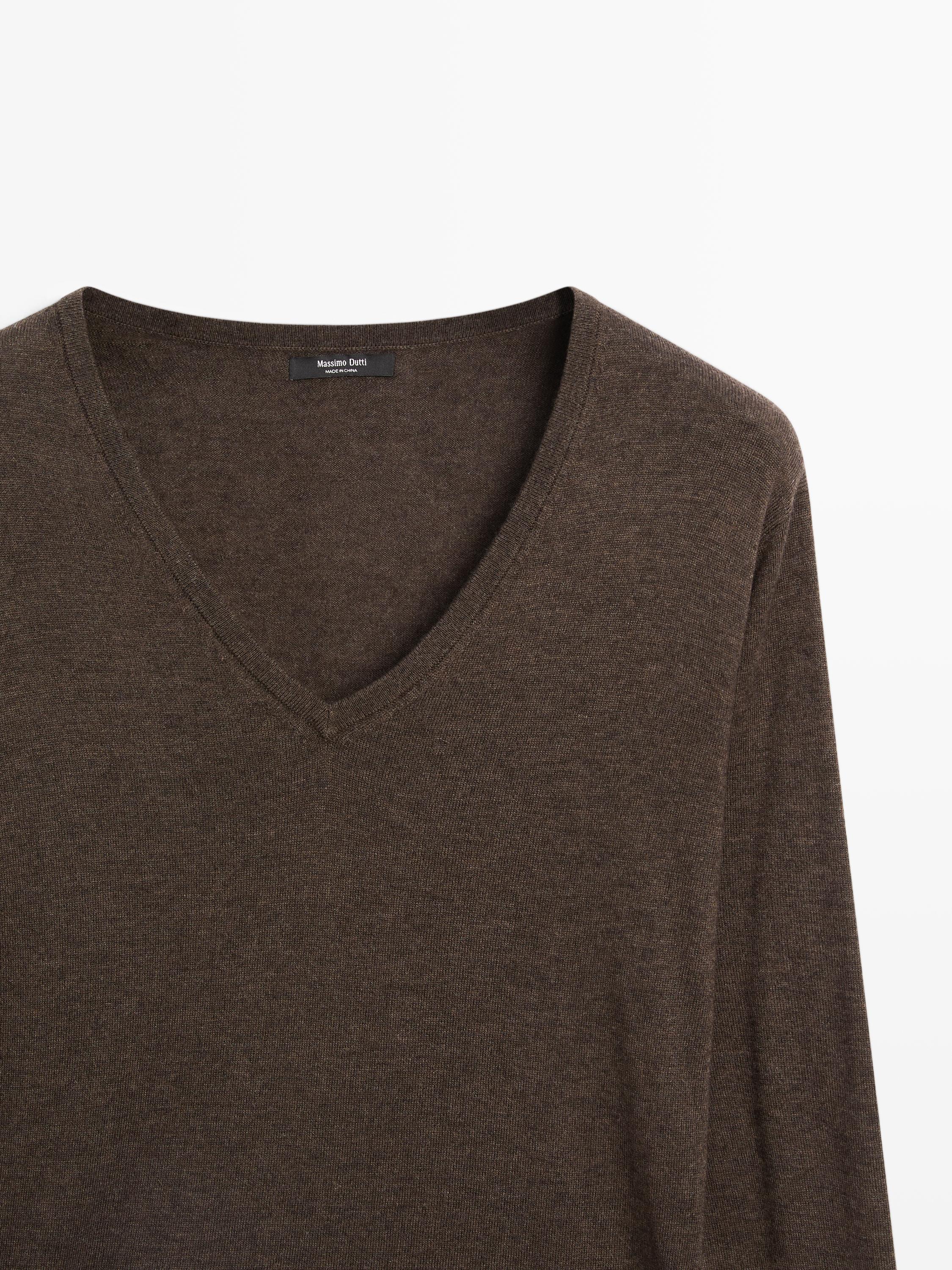 Pull laine en maille à col en V