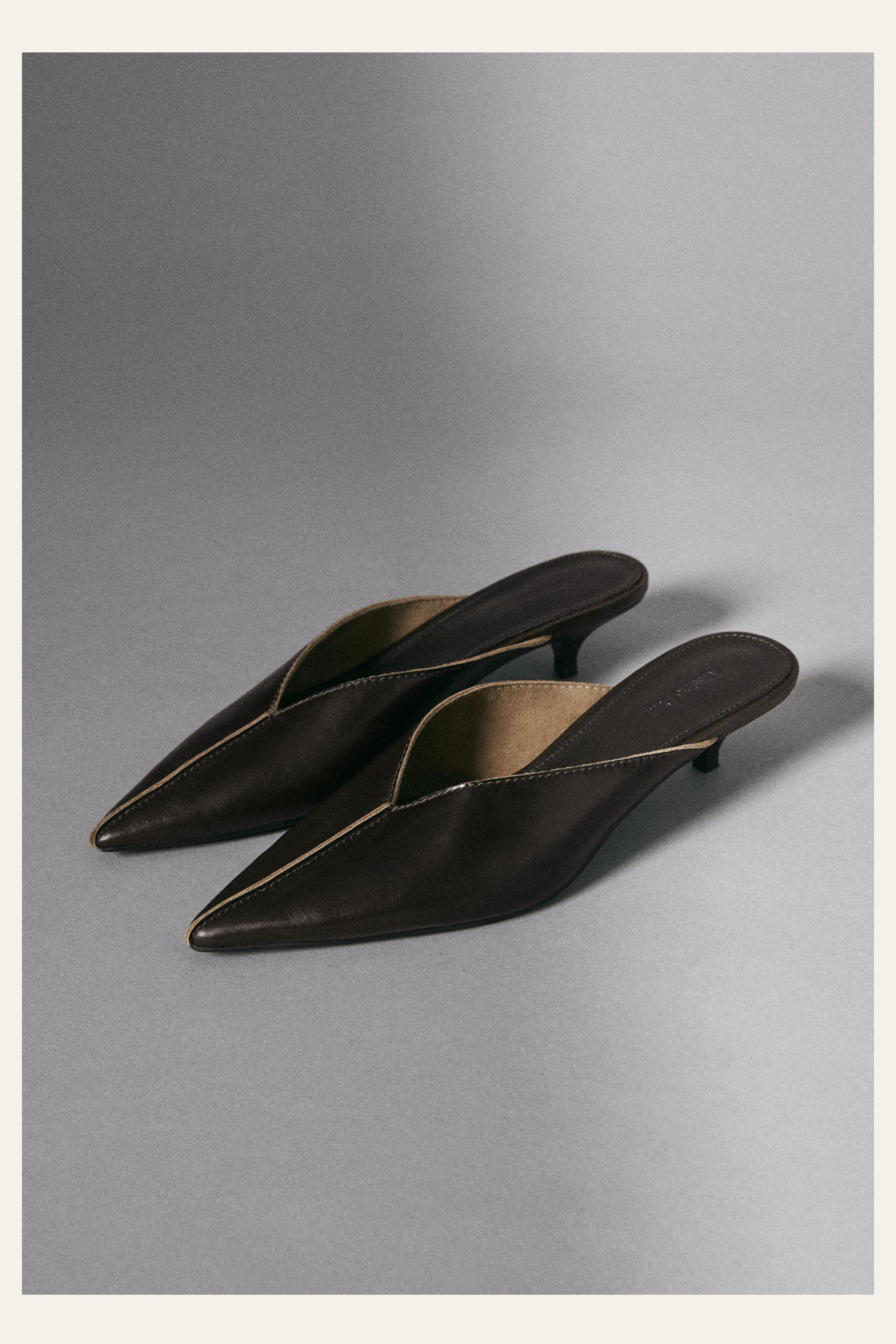 Heeled mule shoe — BROWN