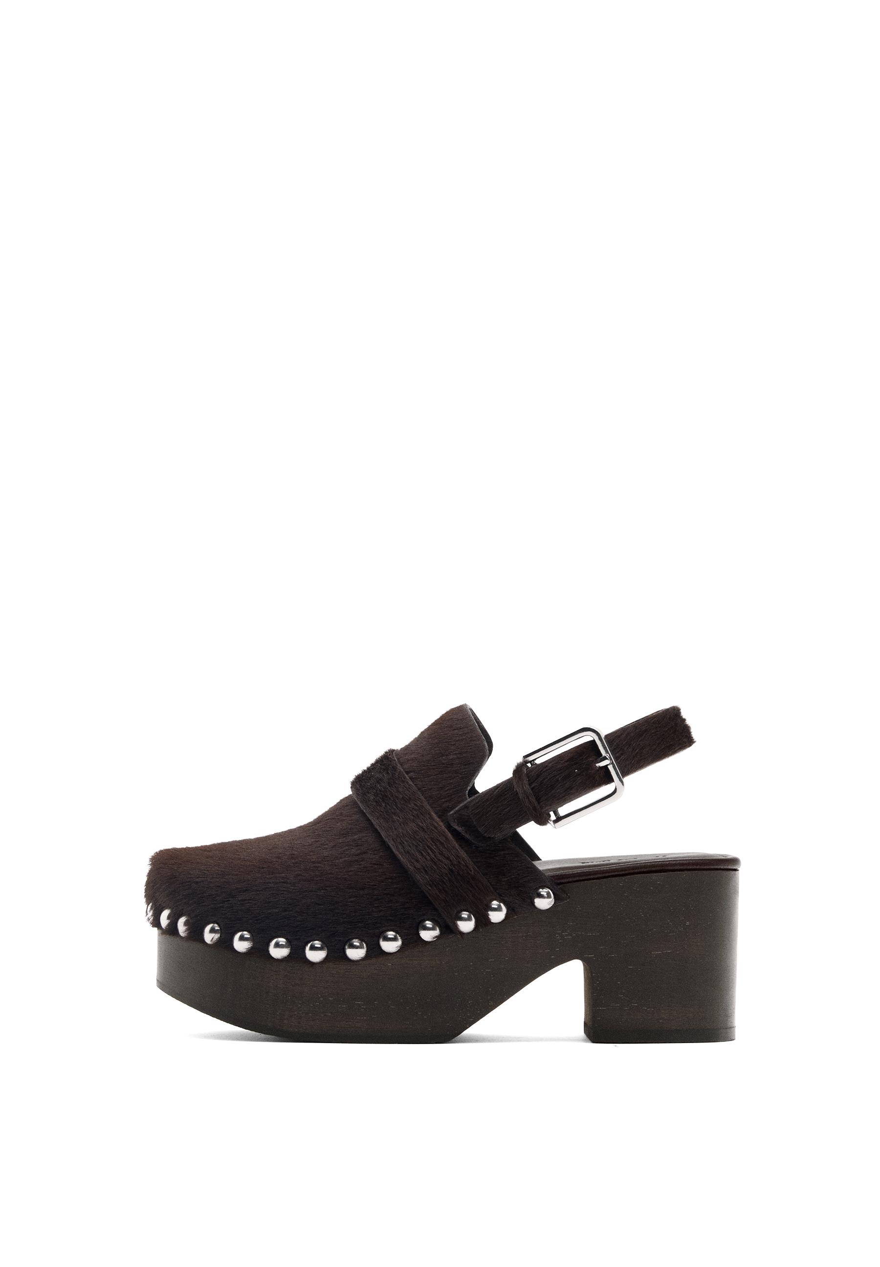 Hair on leather clogs with wooden sole — BROWN