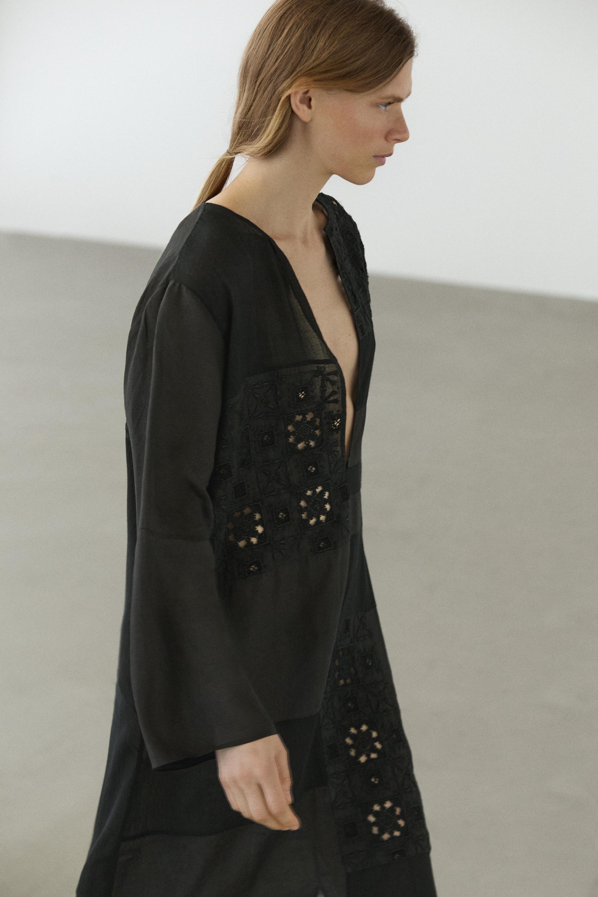 Flowing embroidered kaftan dress — BLACK