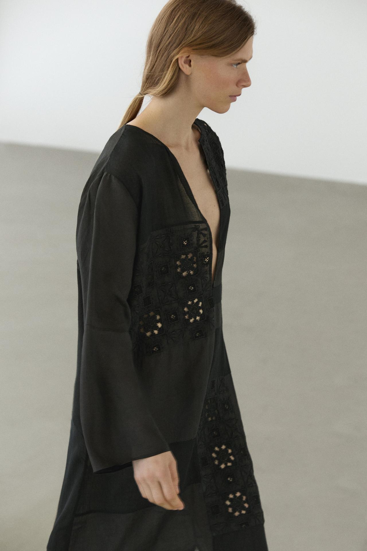 Flowing embroidered kaftan dress — BLACK