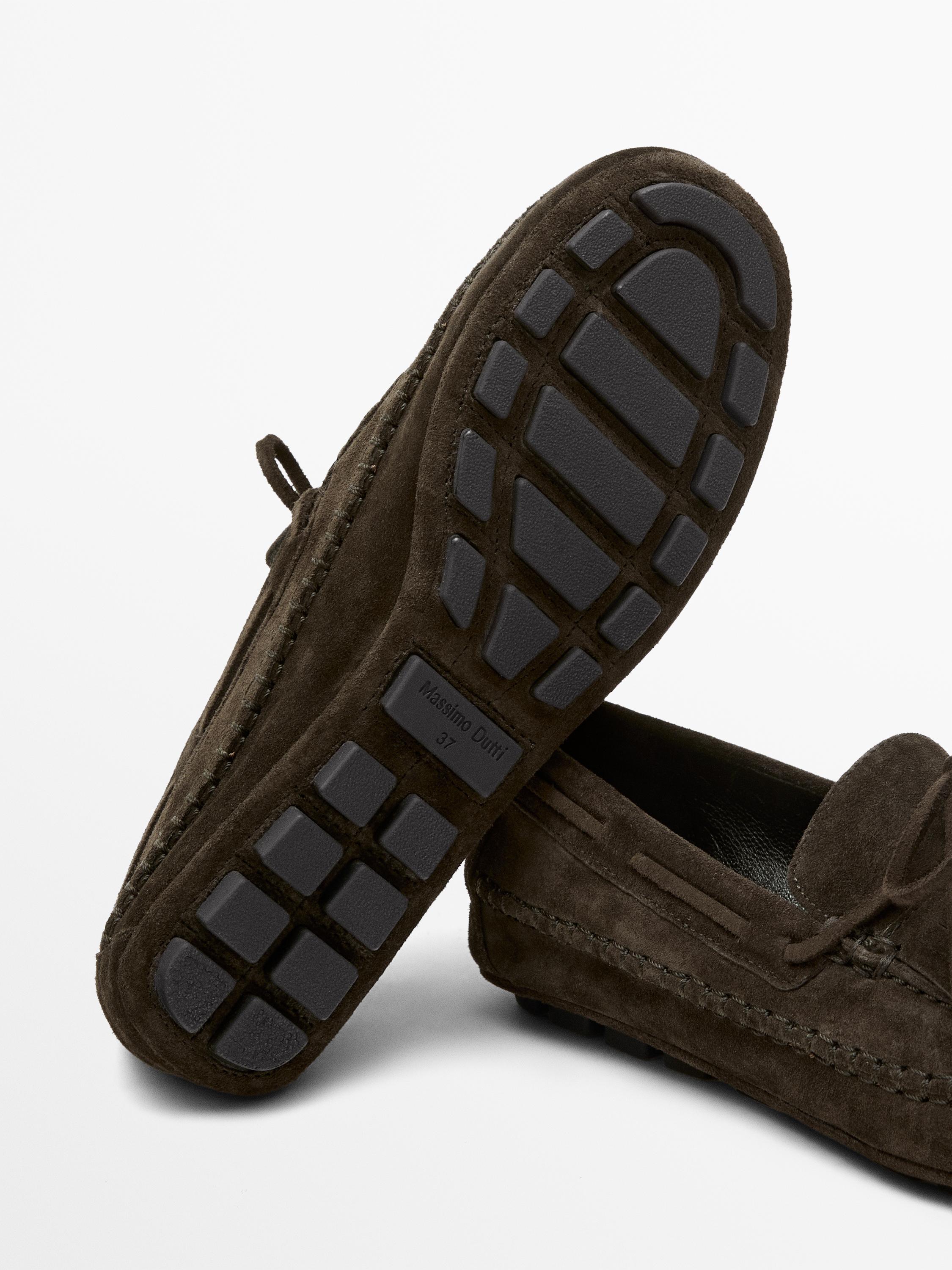 Split suede loafers with fringing and tassels — BROWN