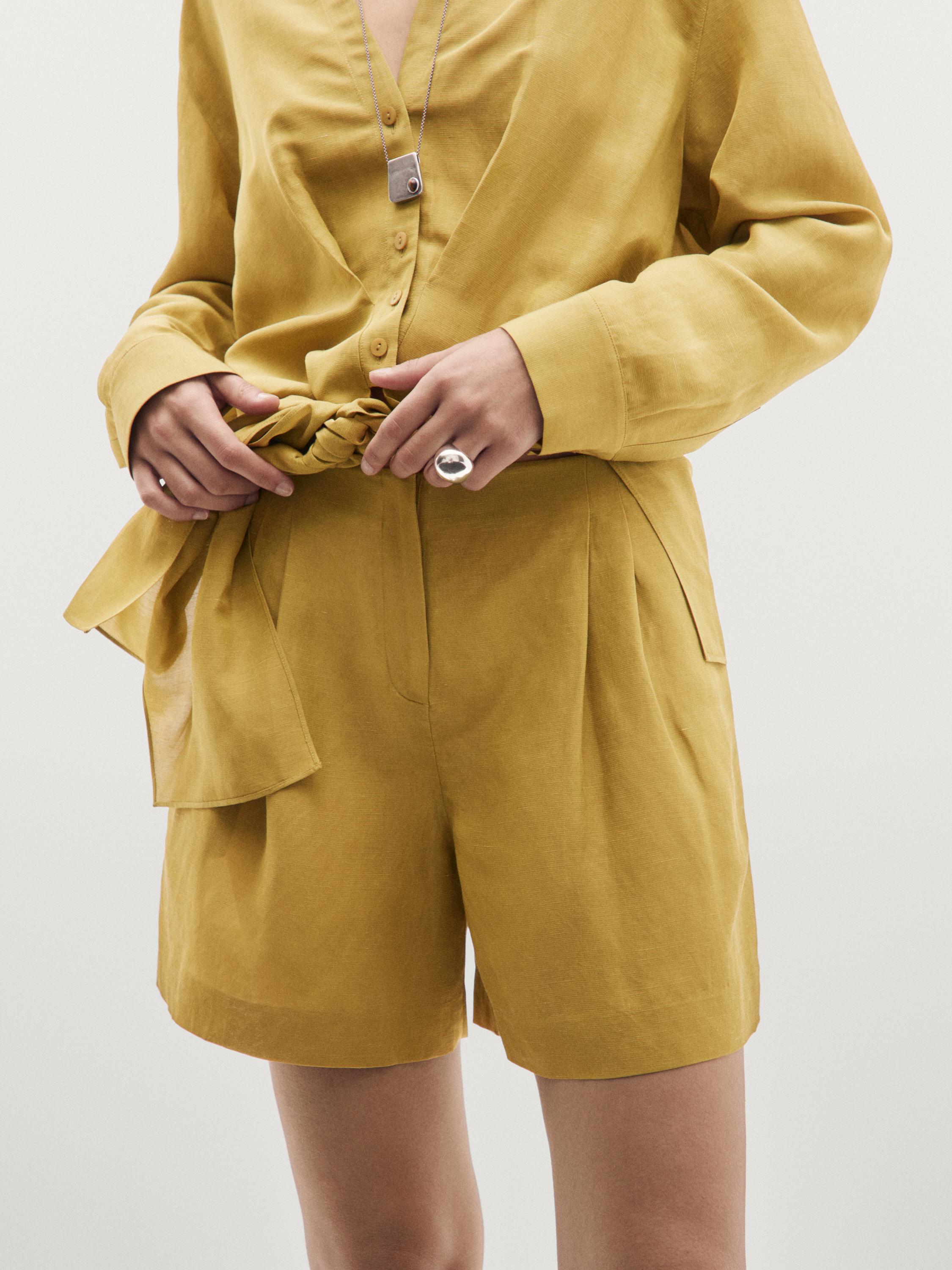 Bermuda corta pliegues con lino