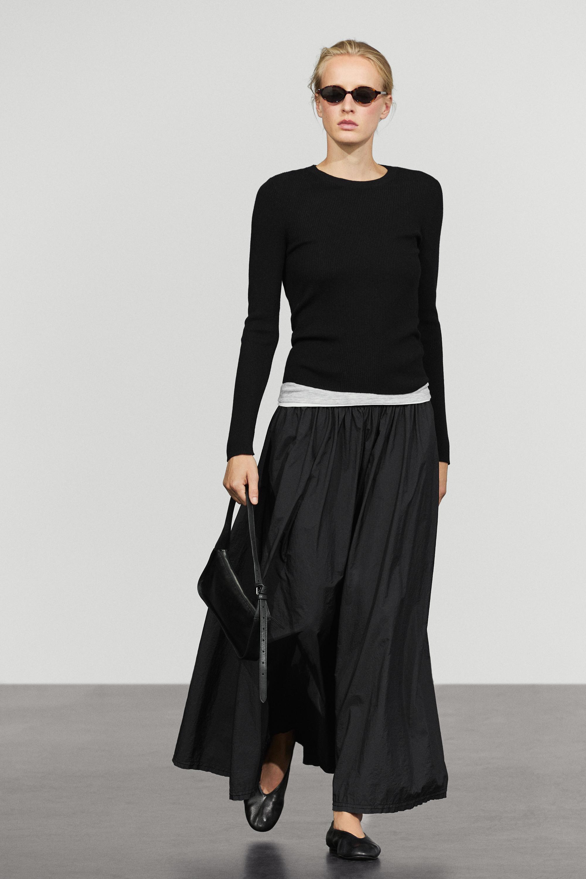Ribbed knit round neck sweater — BLACK