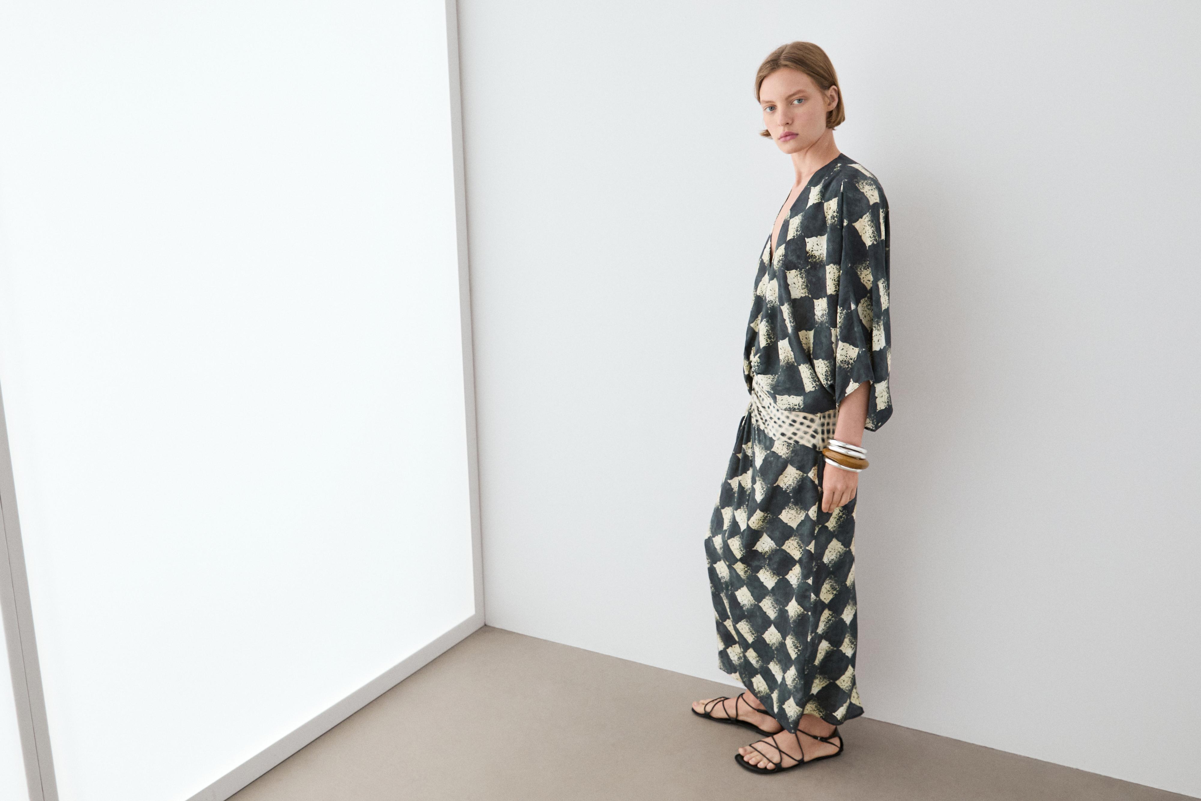 Flowing dress with sash belt detail — BLUE