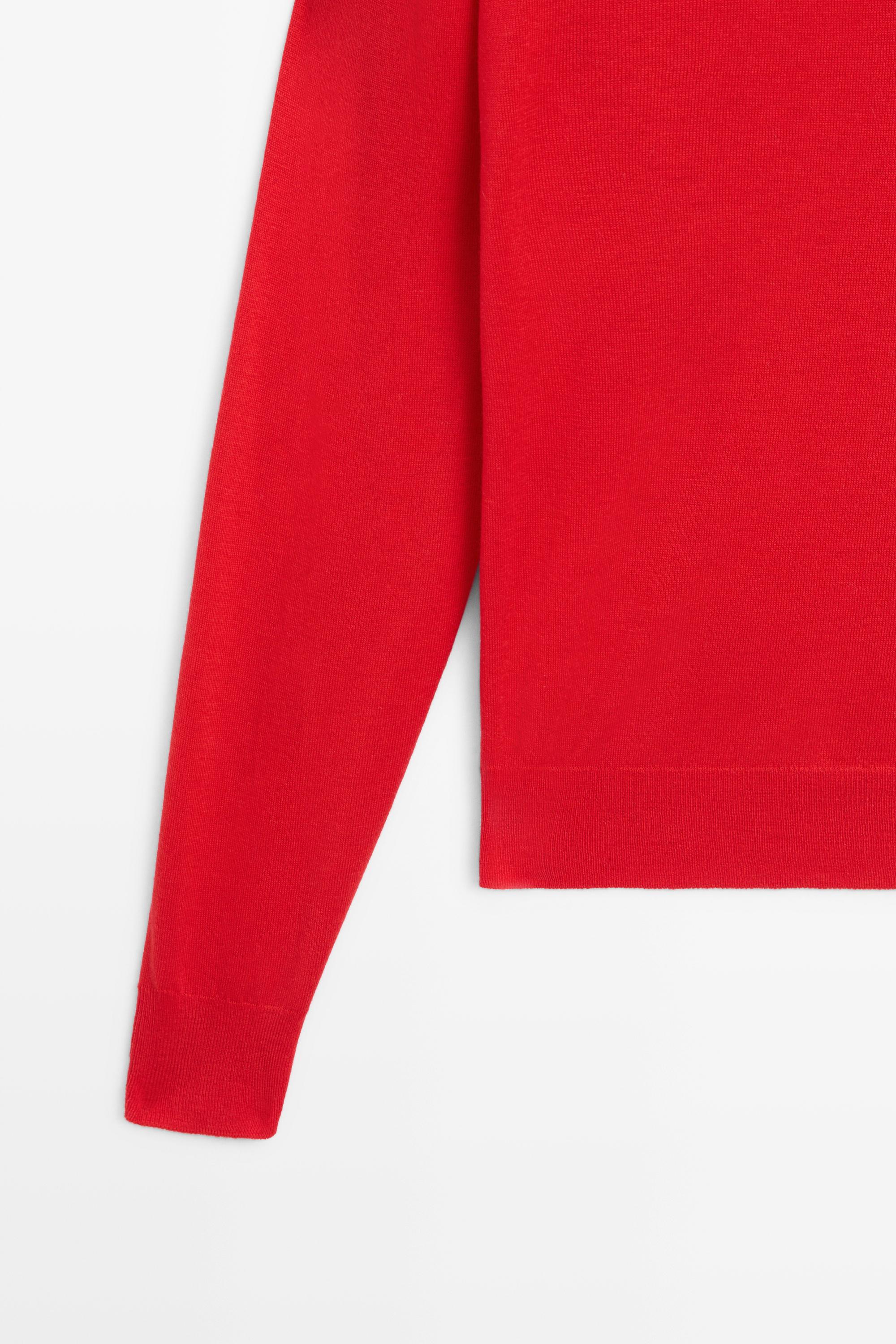 Fine knit round neck sweater — RED