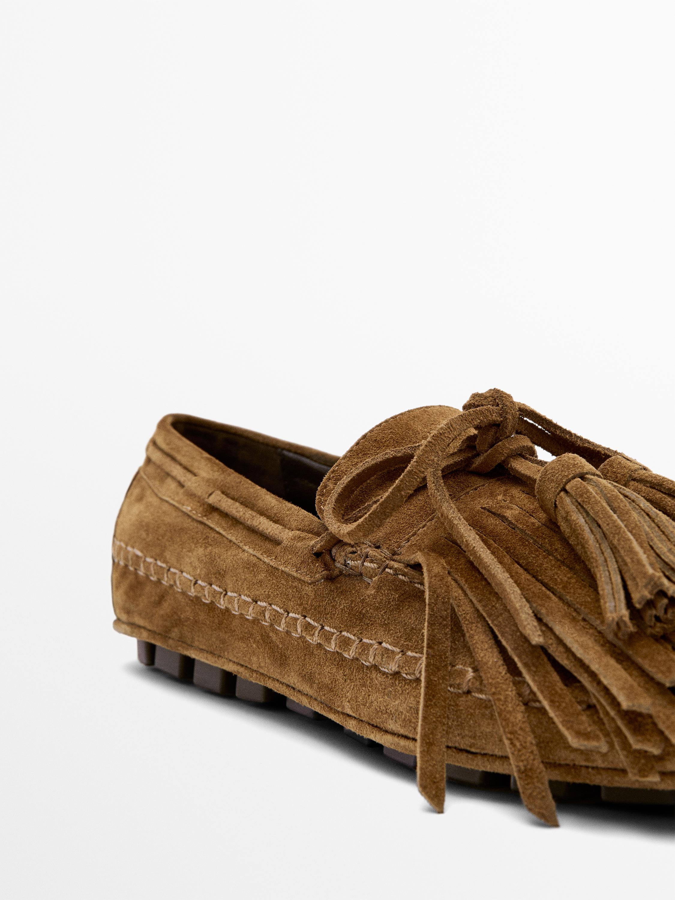Split suede loafers with fringing and tassels — TAN