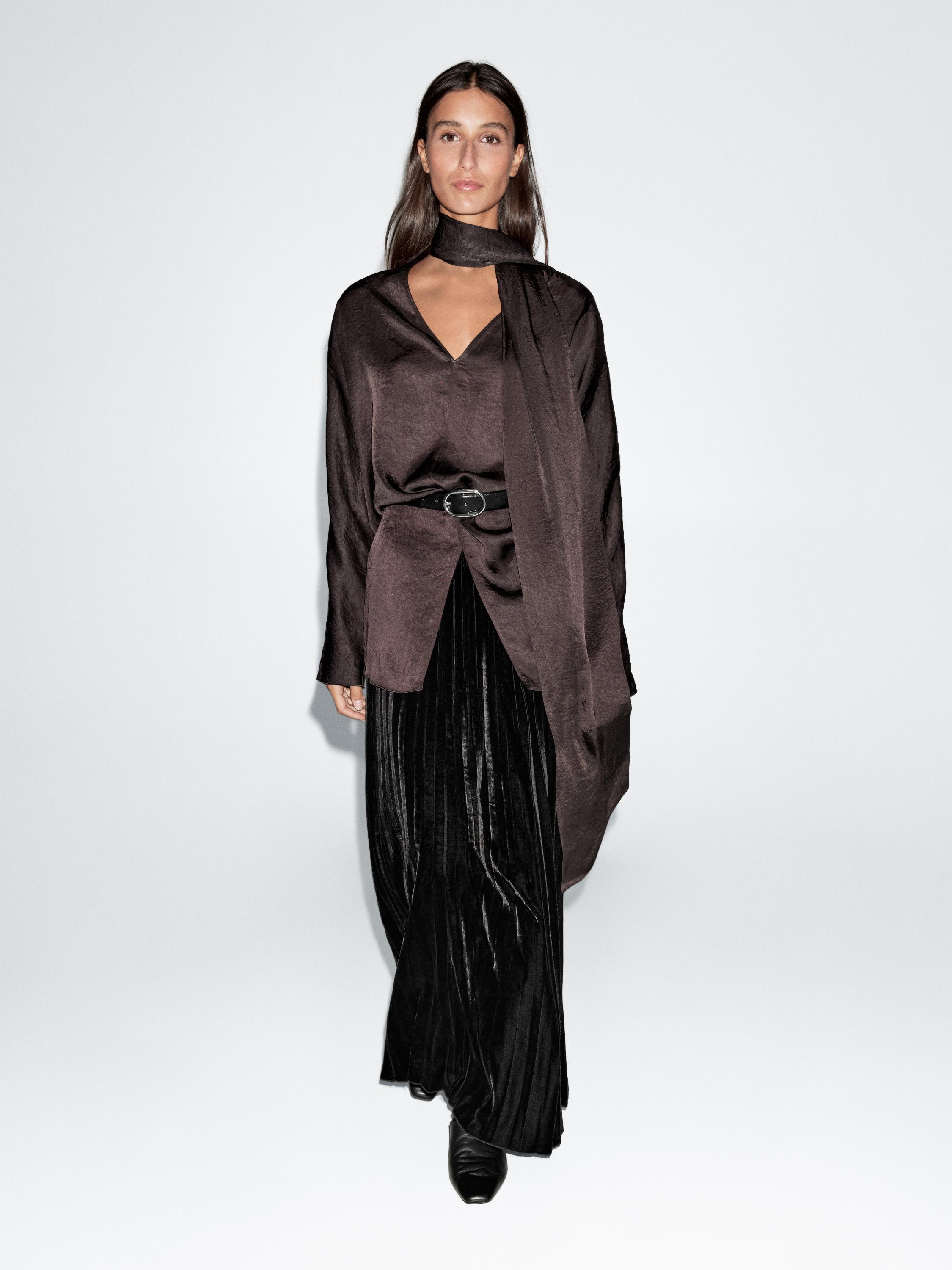 تنورة طويلة مخملية بليسيه