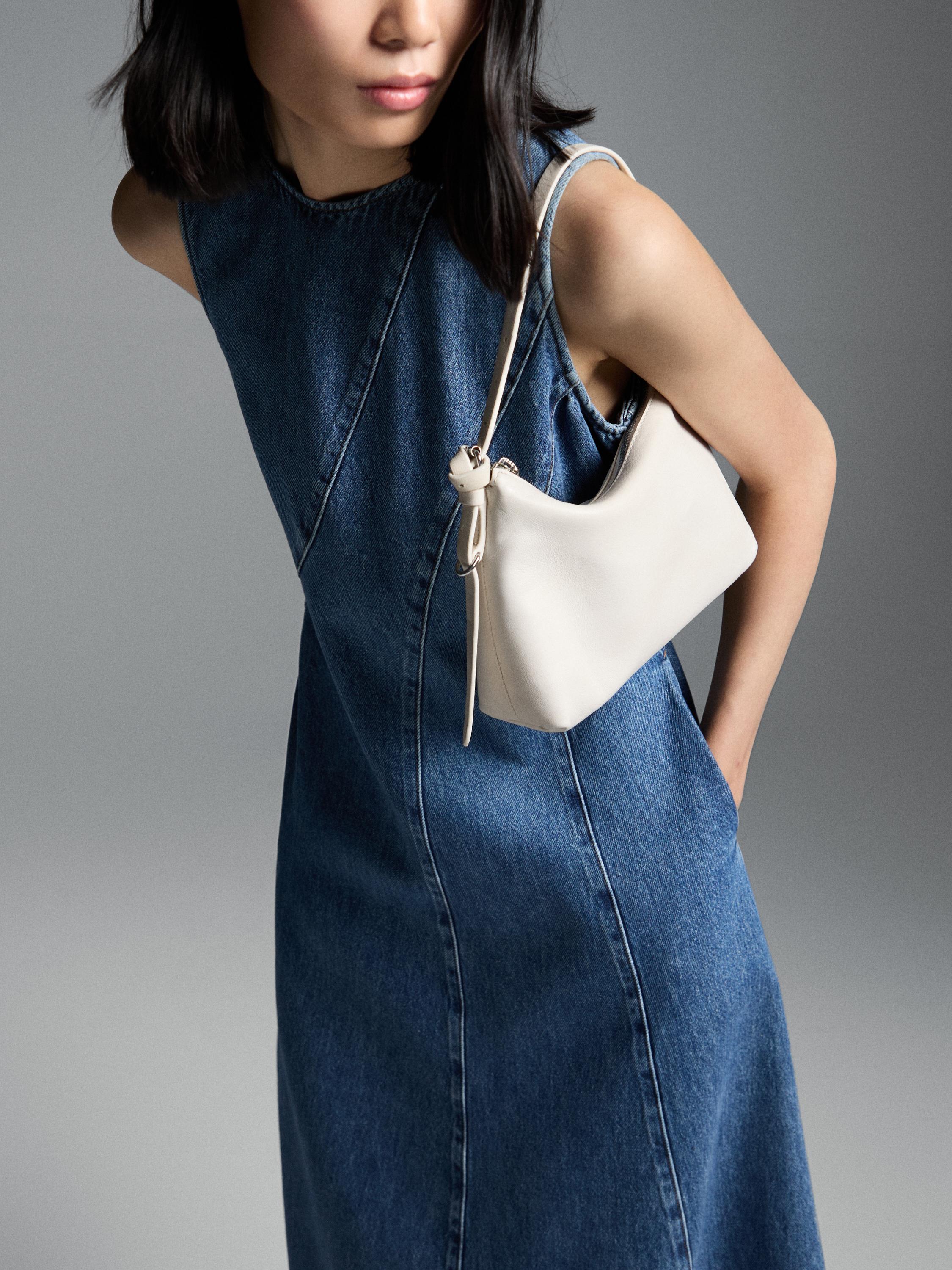 Gaun midi denim dengan detail kelim