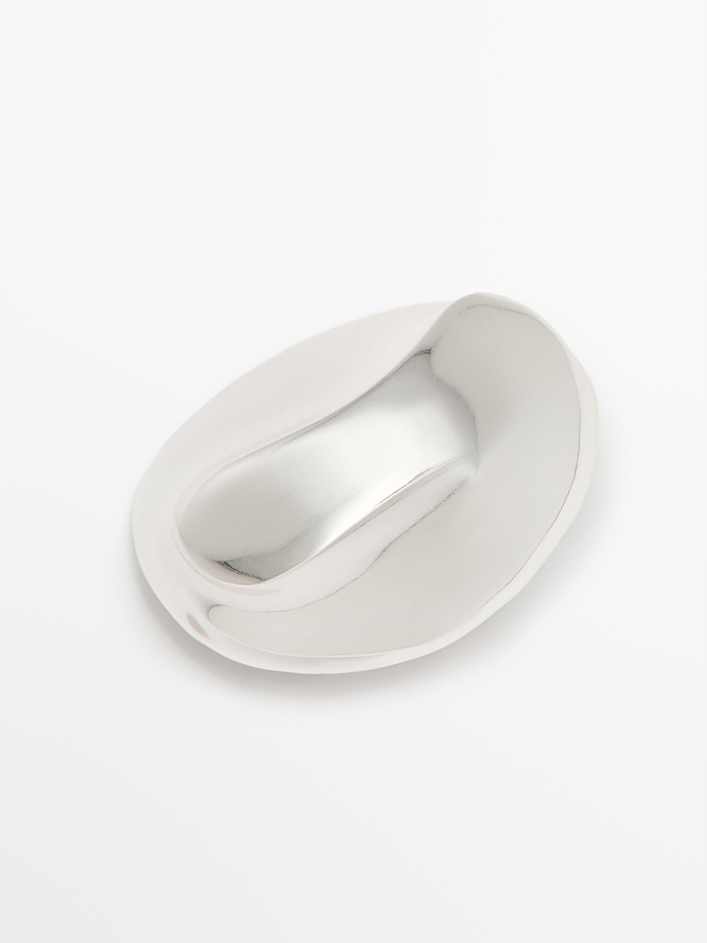 Oval brooch