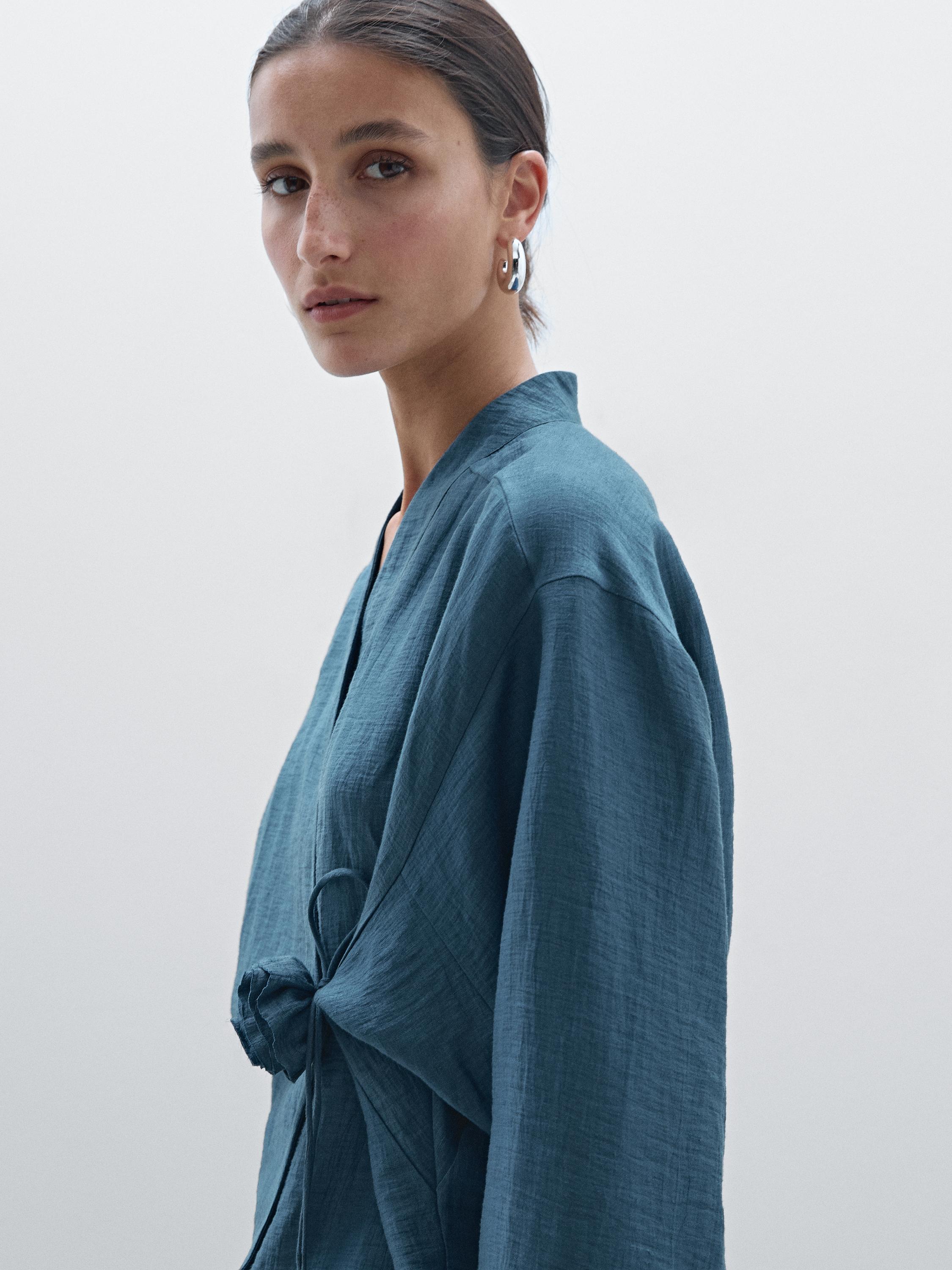 Kimono en lin mélangé avec fleur