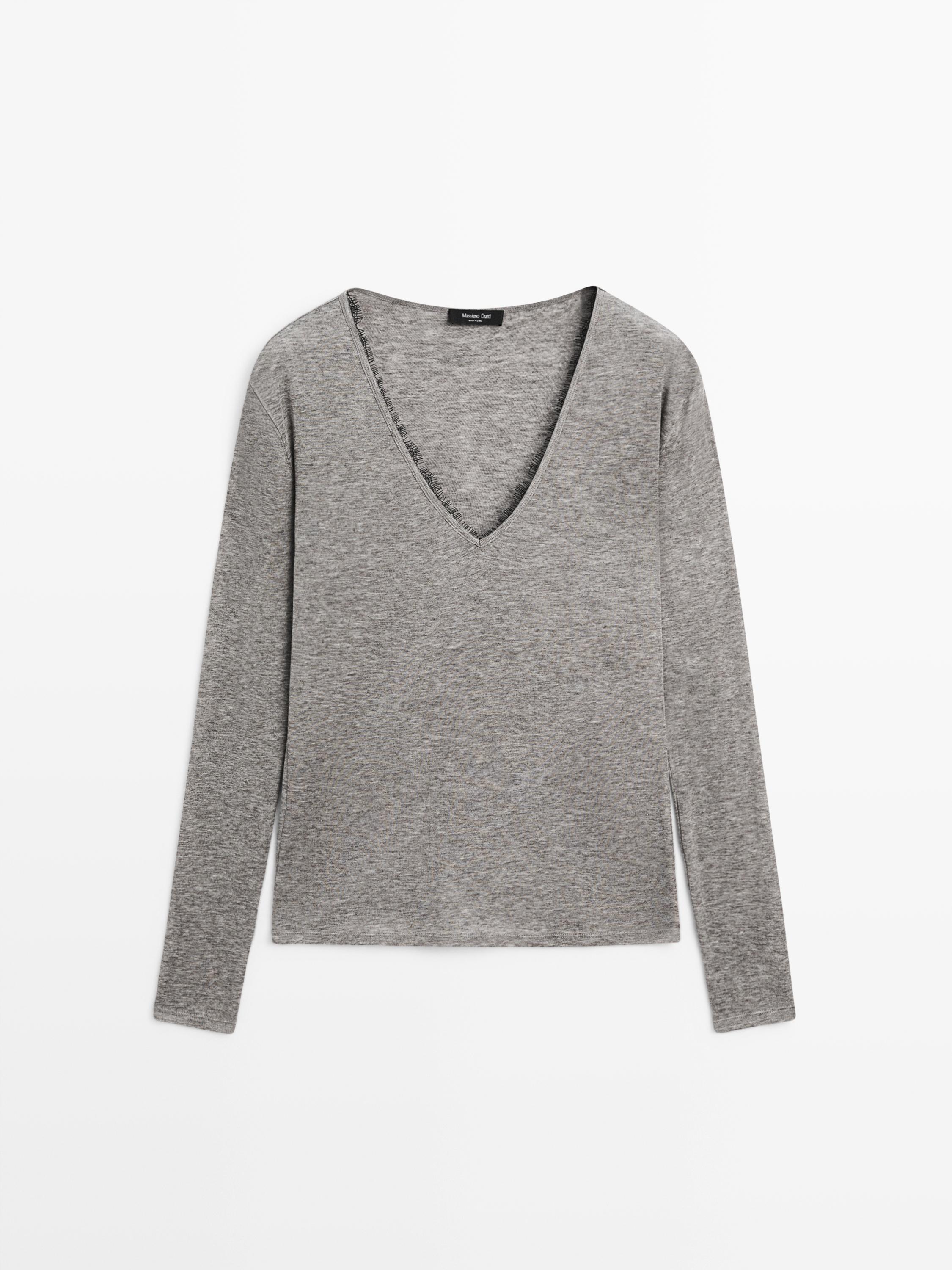 V-neck T-shirt with lace detail