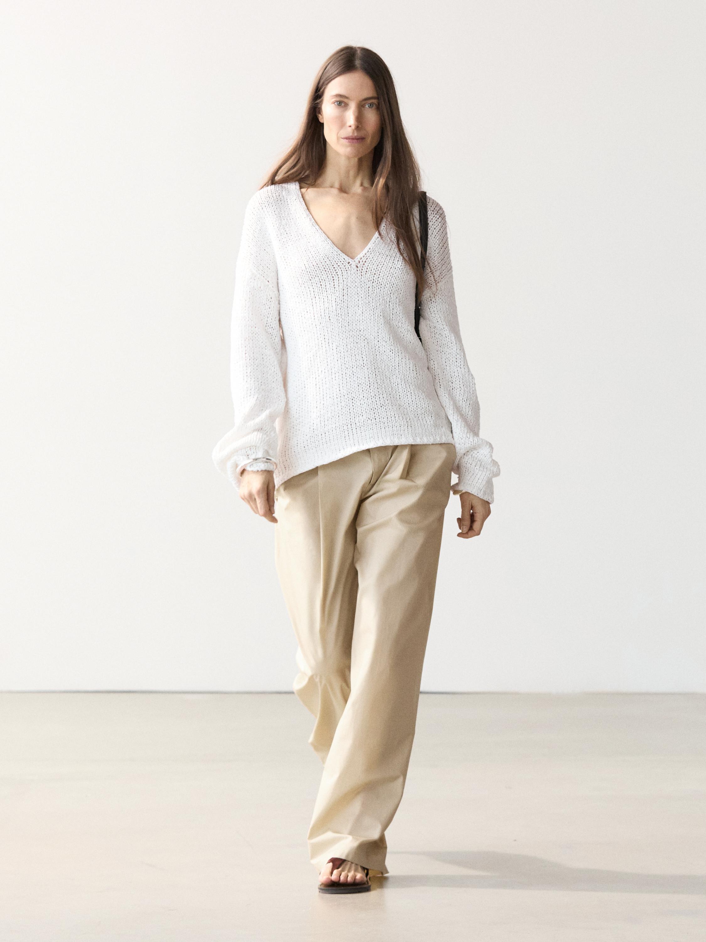 Pull en maille ajourée à col en V