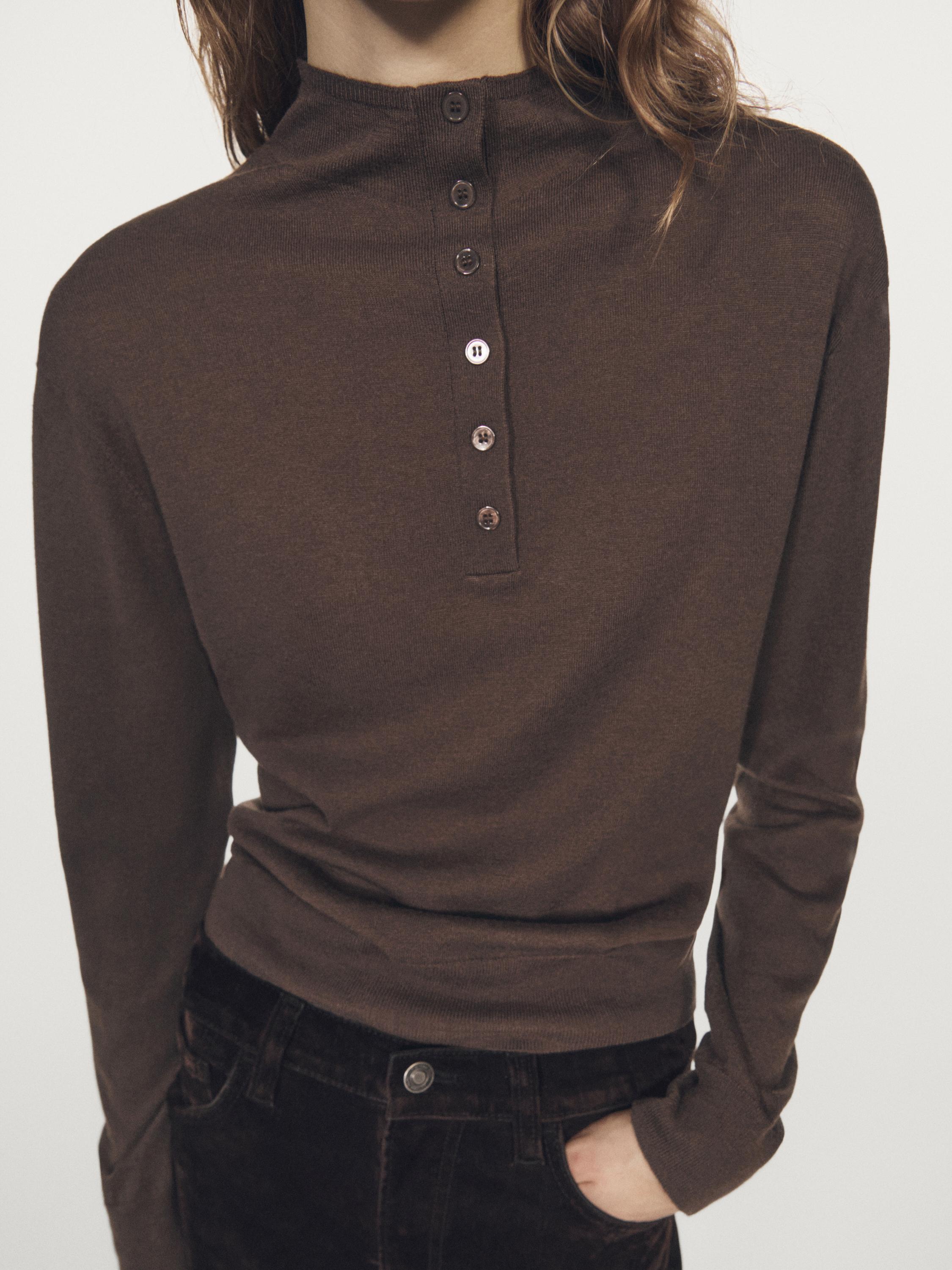 Buttoned mock turtleneck knit sweater — BROWN