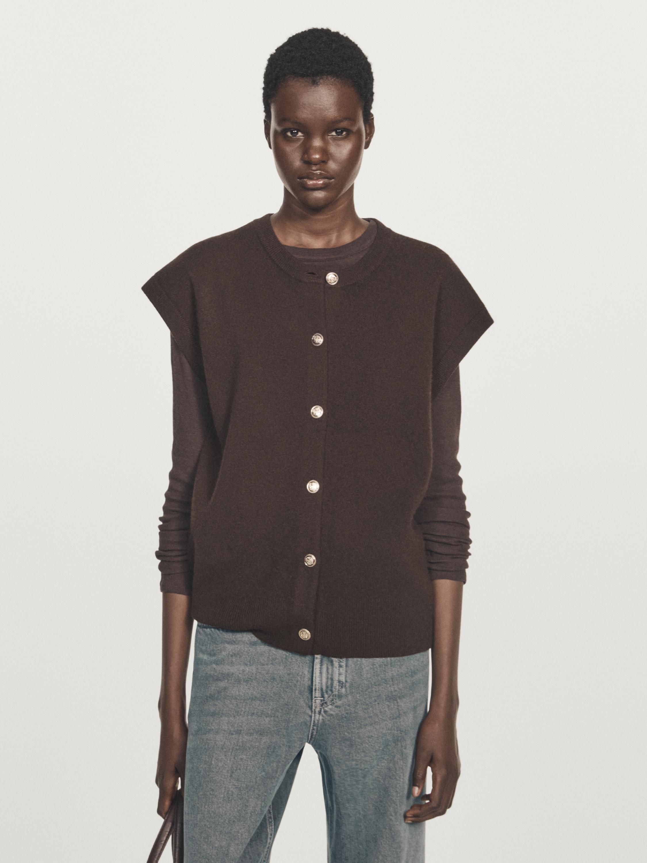 Knit vest with golden buttons