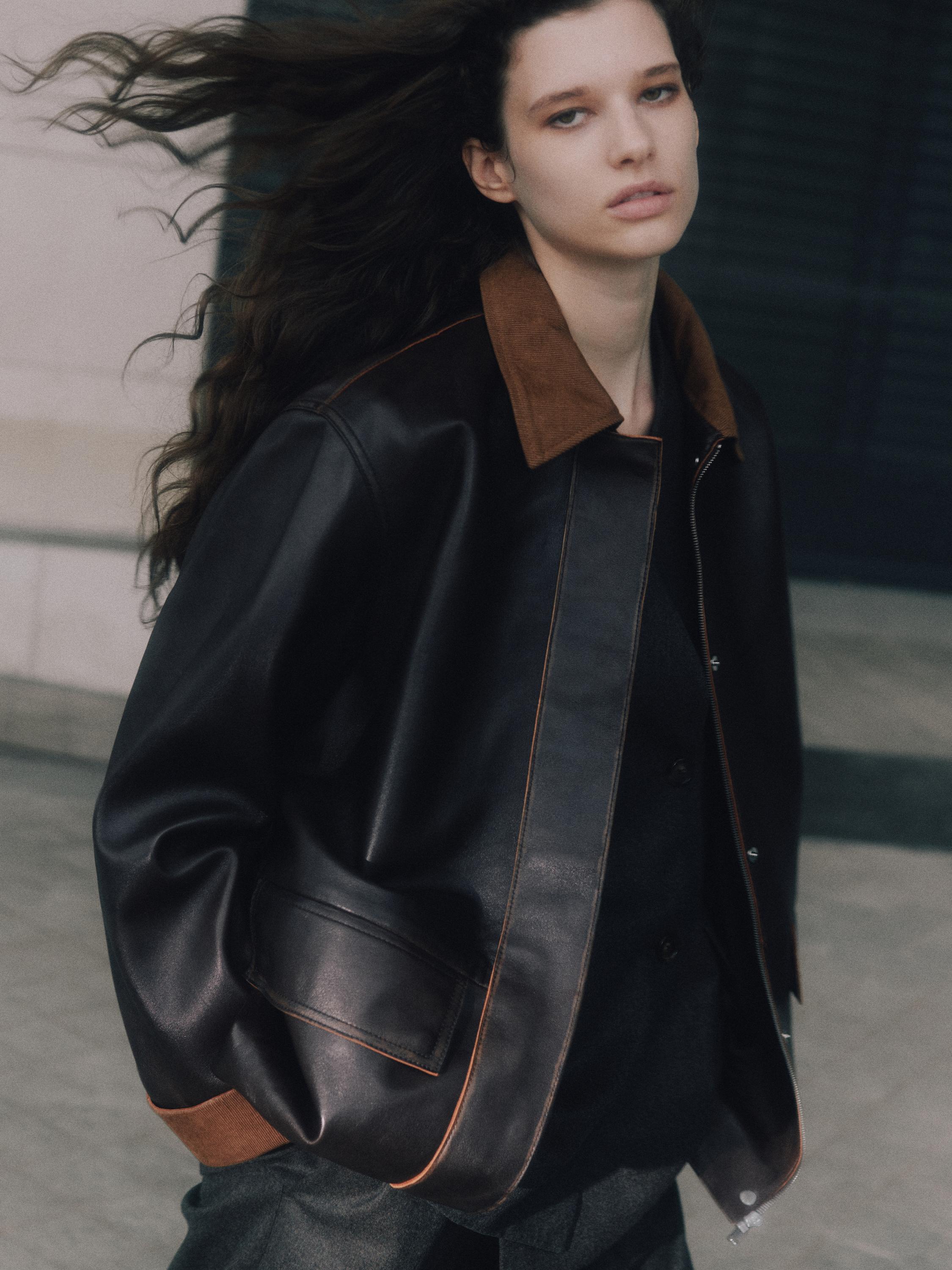 Parkasjakke i nappaskinn og med kordfløyeldetalj