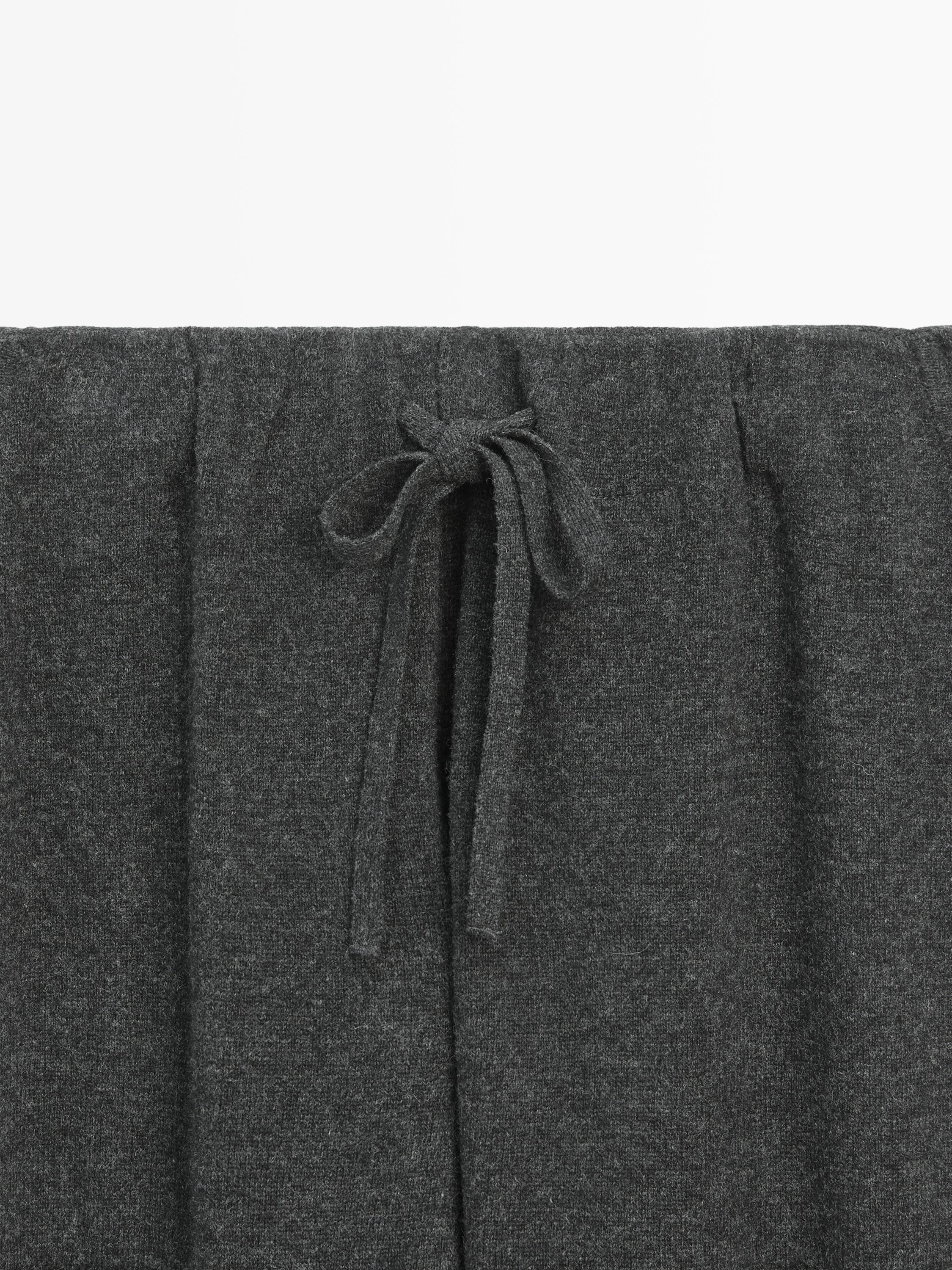 100% wool joggers with pockets
