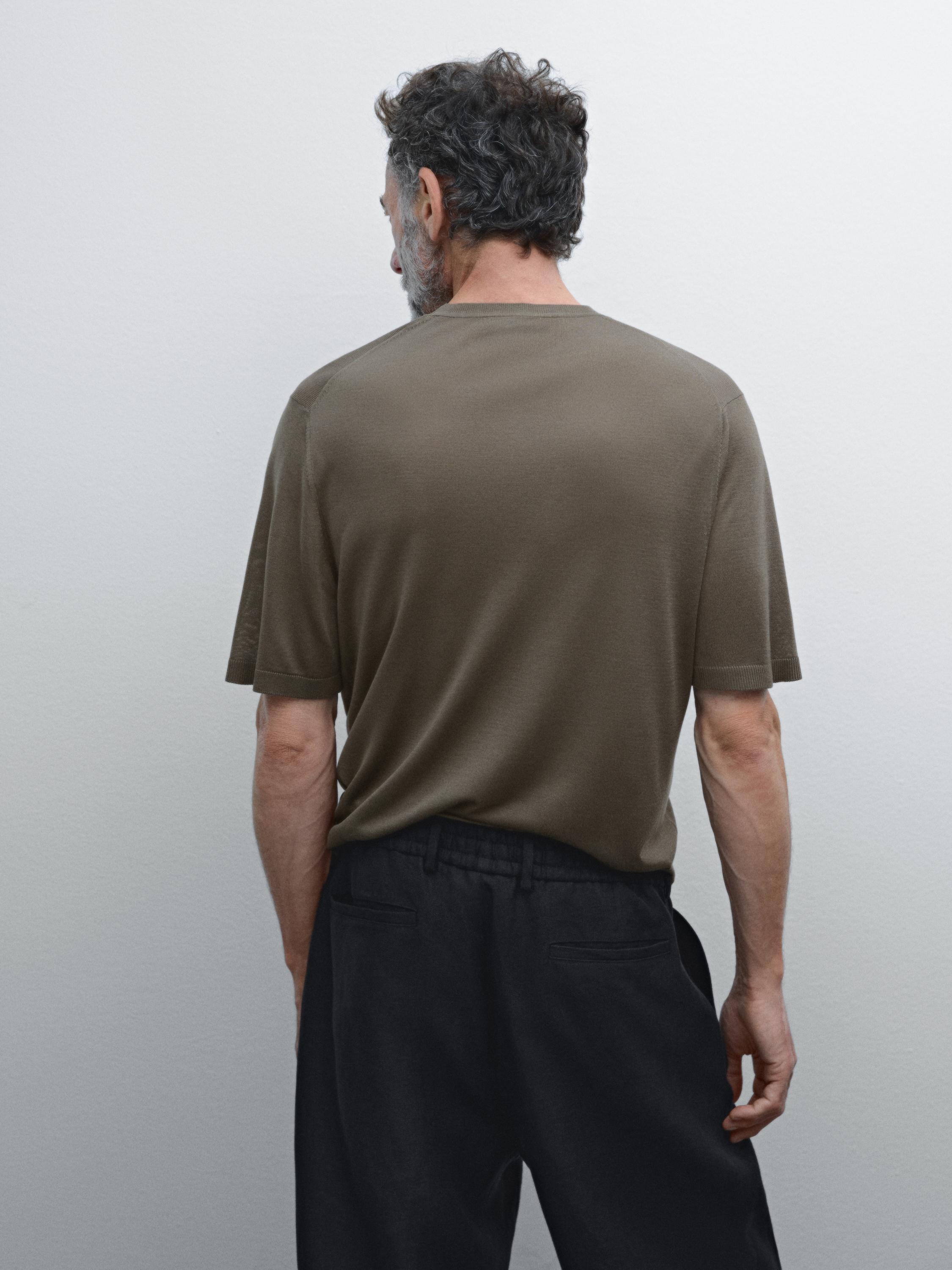 Short sleeve fine knit sweater