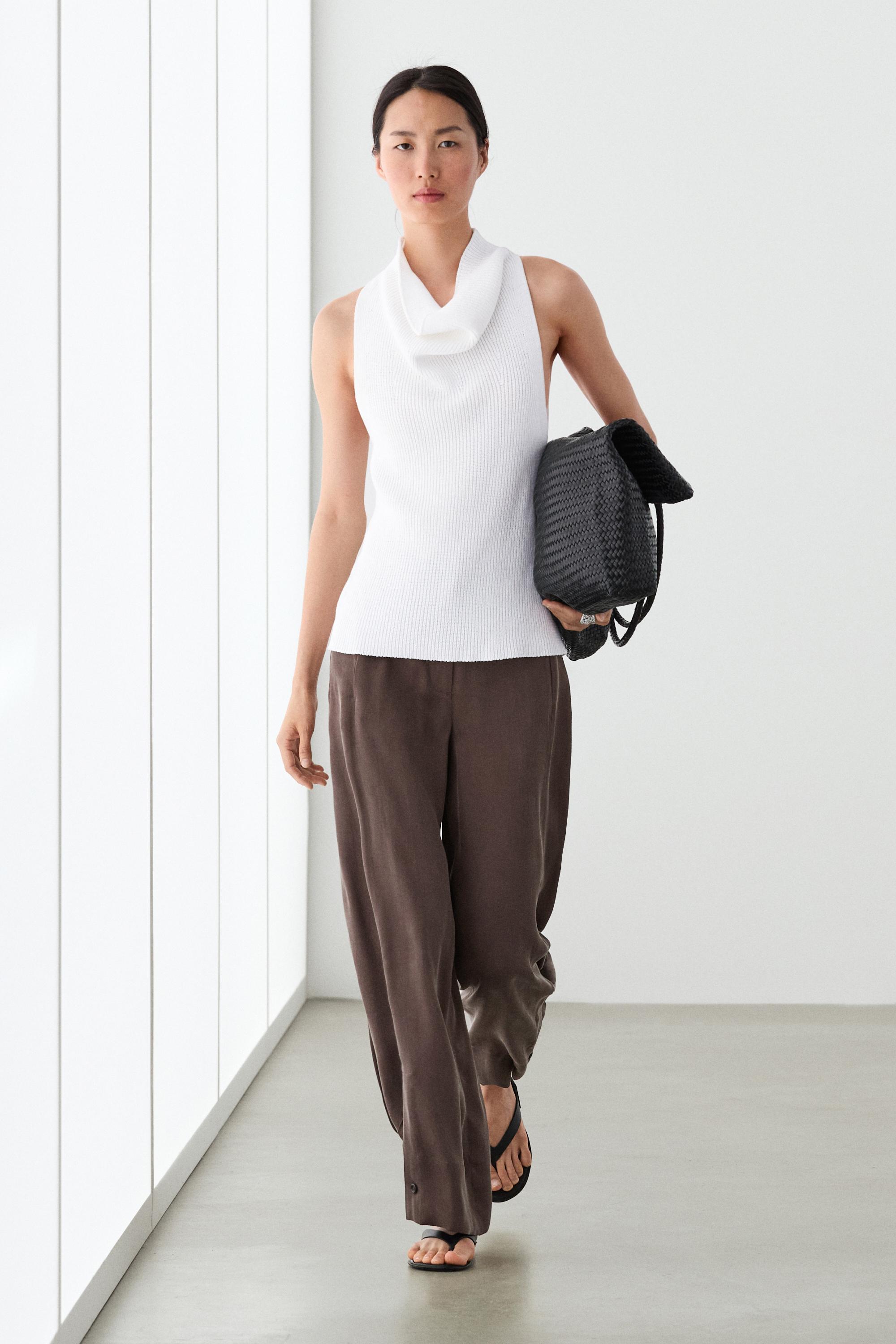 Total look flowing trousers with buttoned hems — PLUM