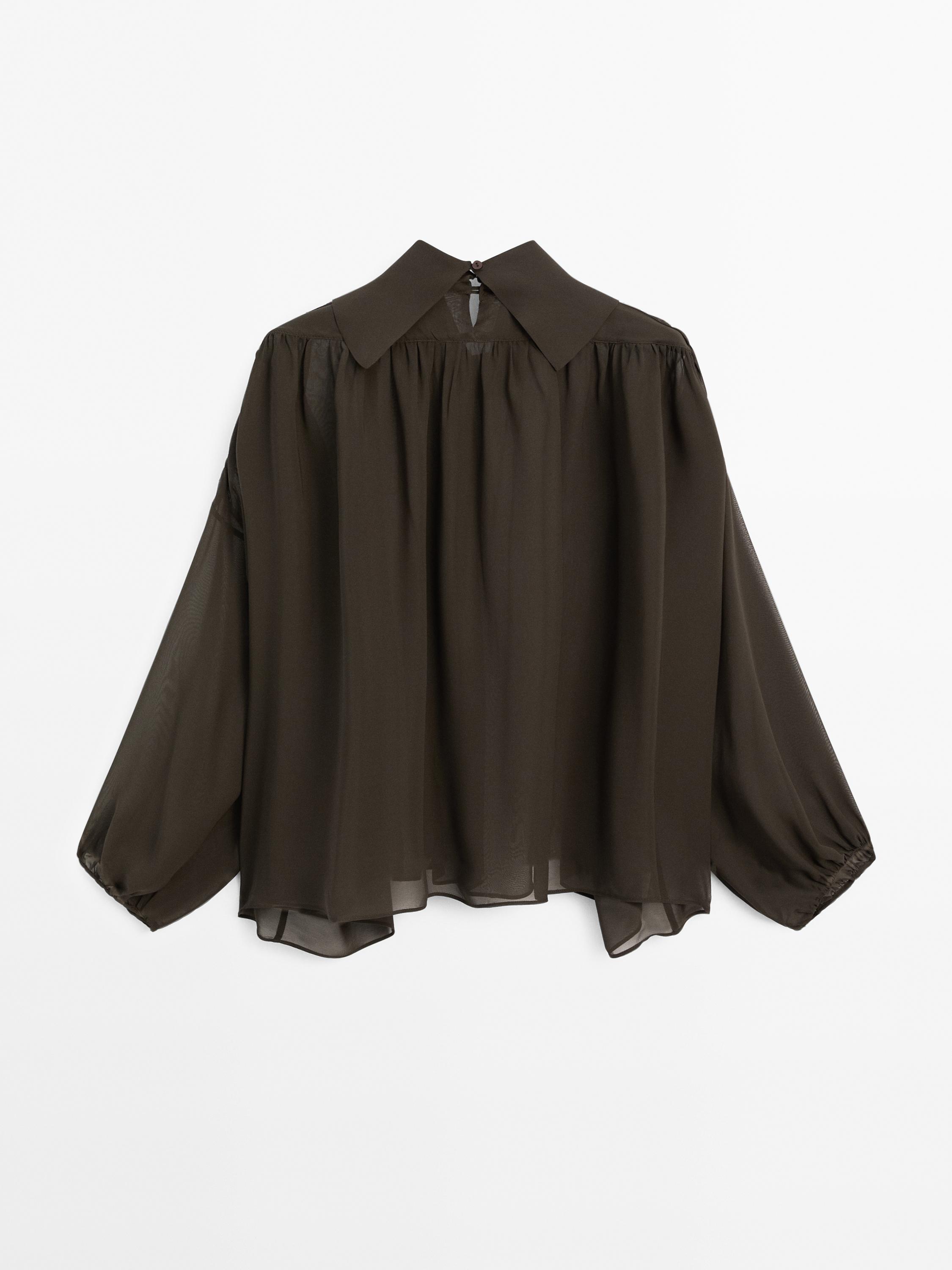 Voluminous flowing blouse with button details