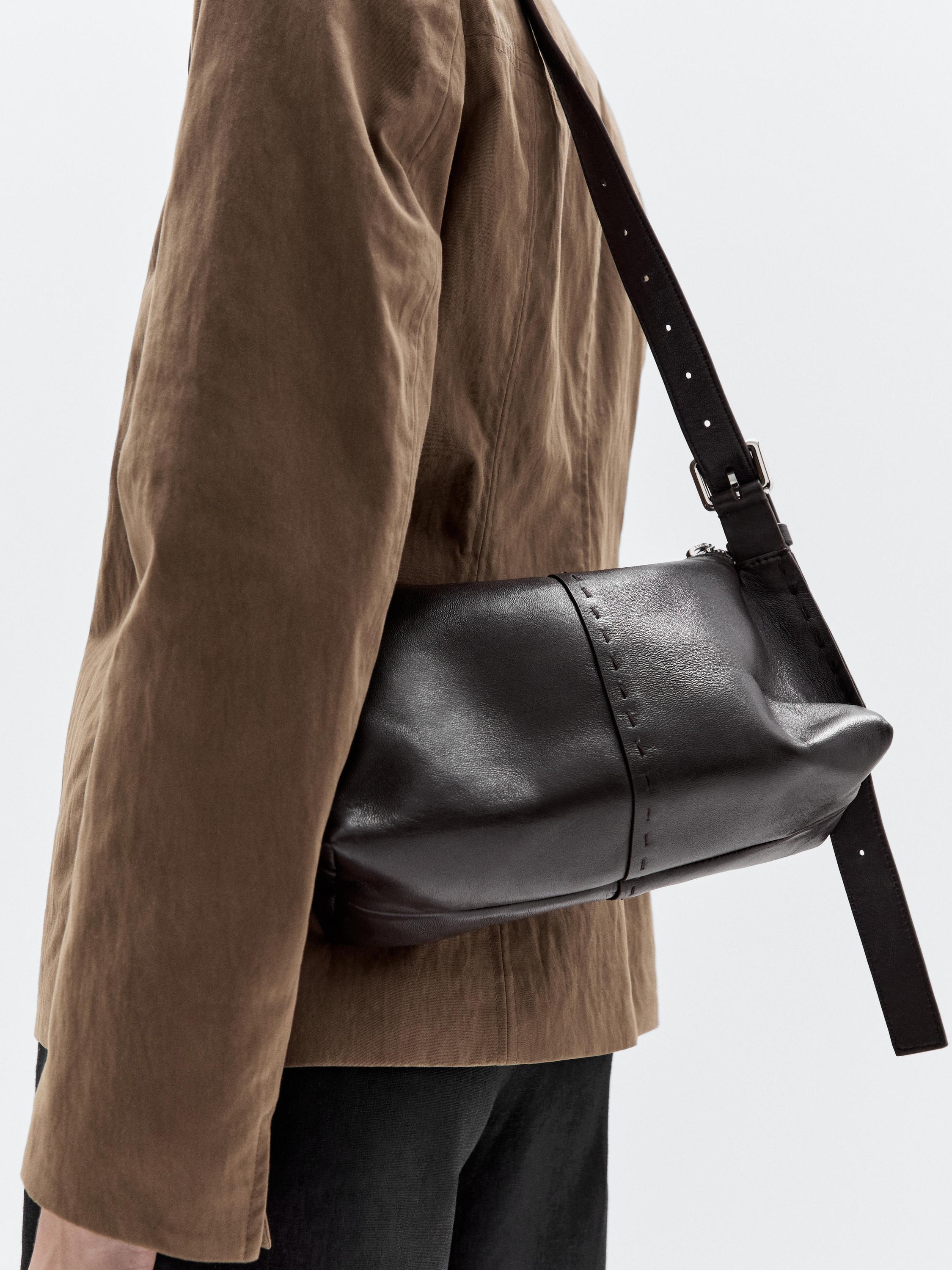 Nappa charmdan koʻndalang taqiladigan mini sumka