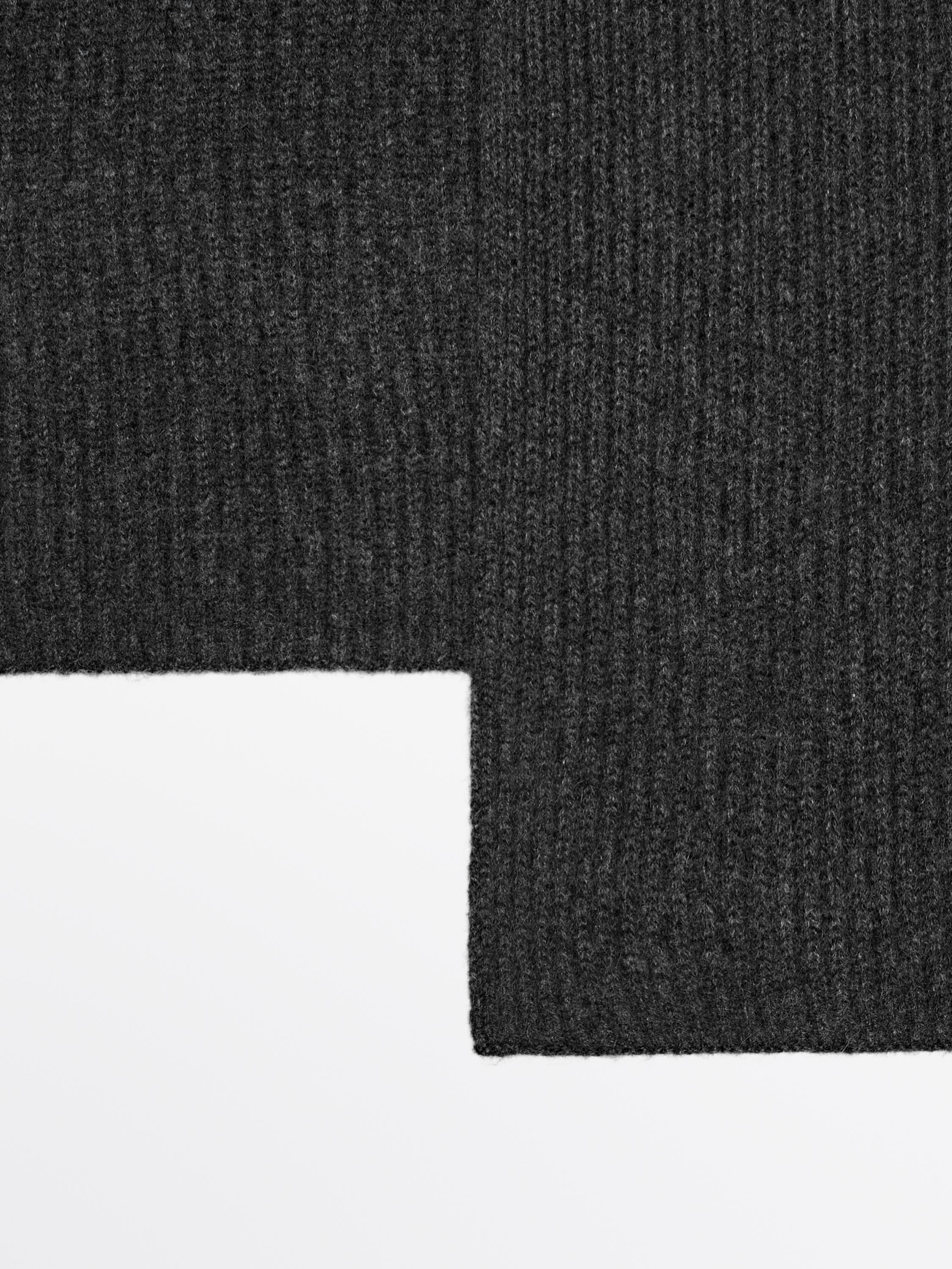 Ribbed 100% cashmere scarf