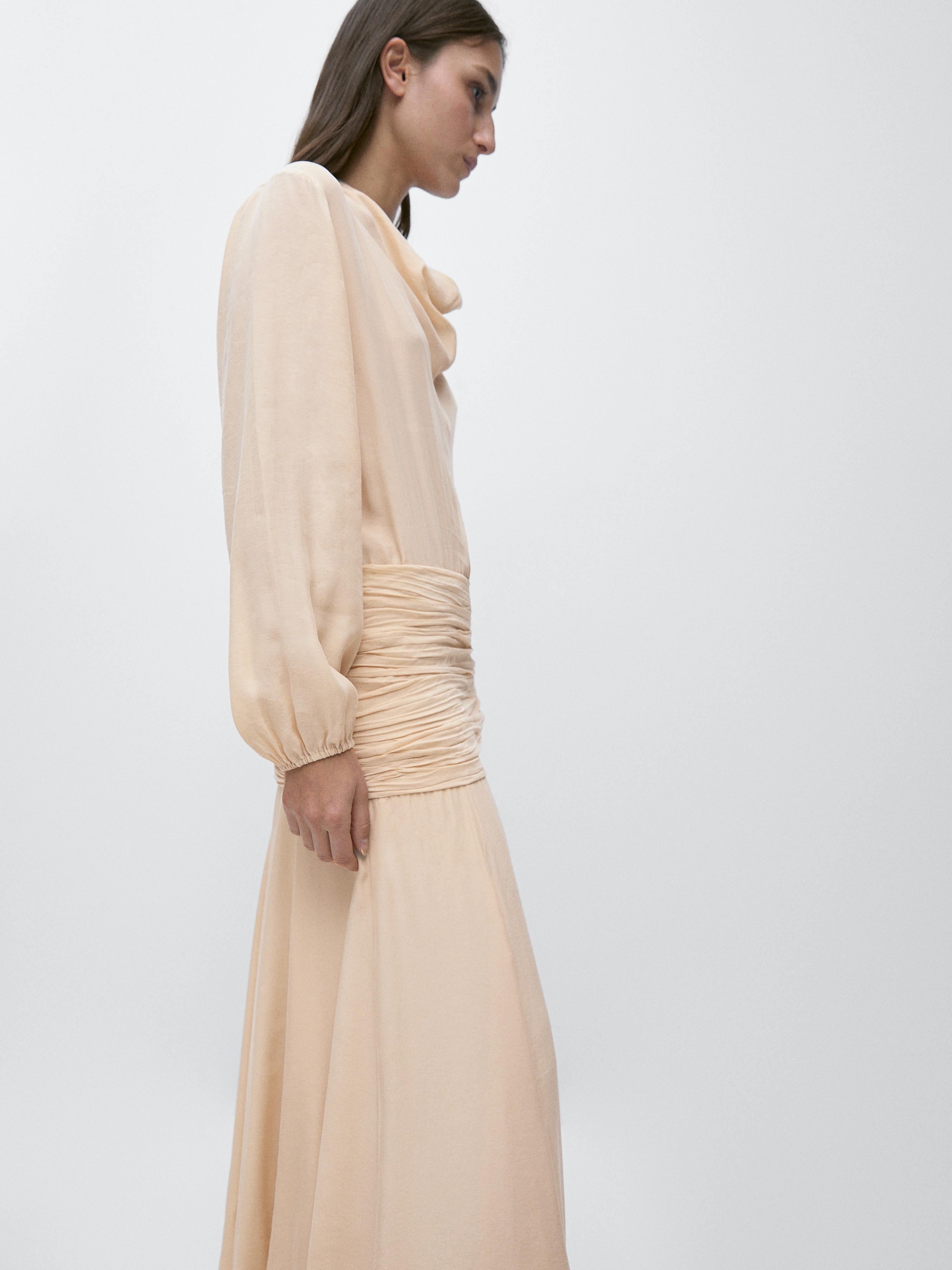 Long flowing dress with ruffle detail — CHAMPAGNE