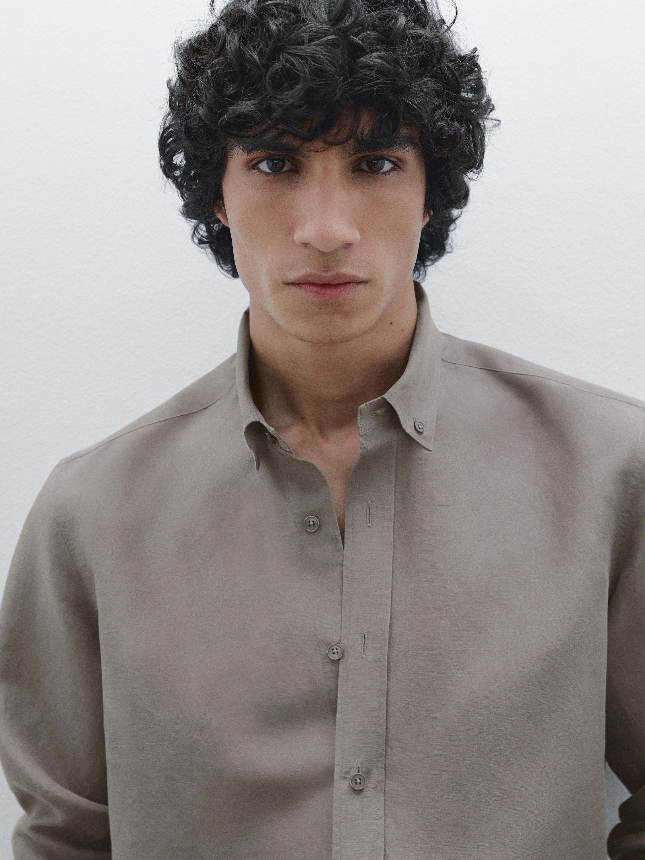 قميص ضيق خفيف من الكتان المخلوط