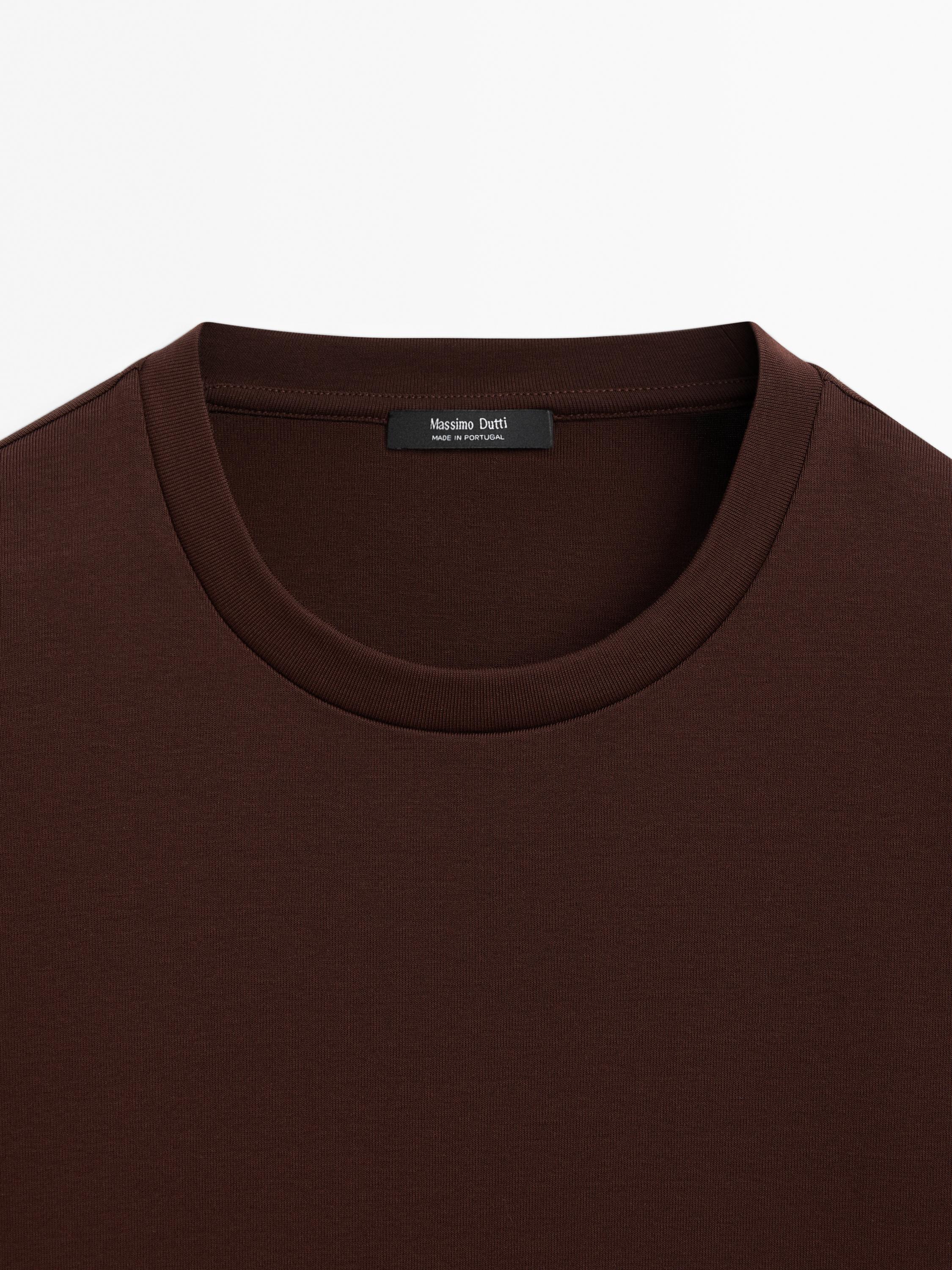100% cotton T-shirt with ribbed detail