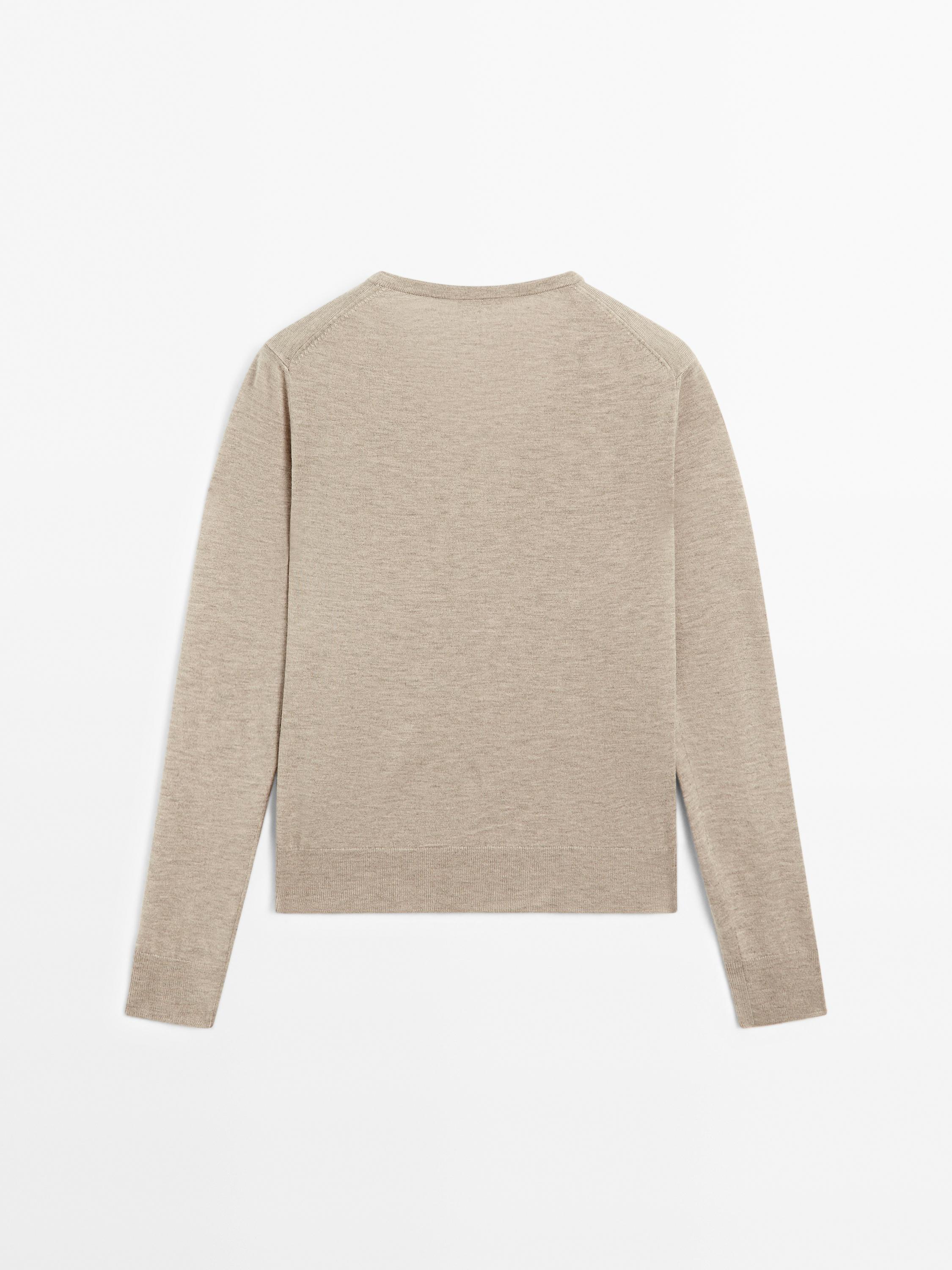 Dzianinowy sweter z mieszanki wełny z dekoltem w serek