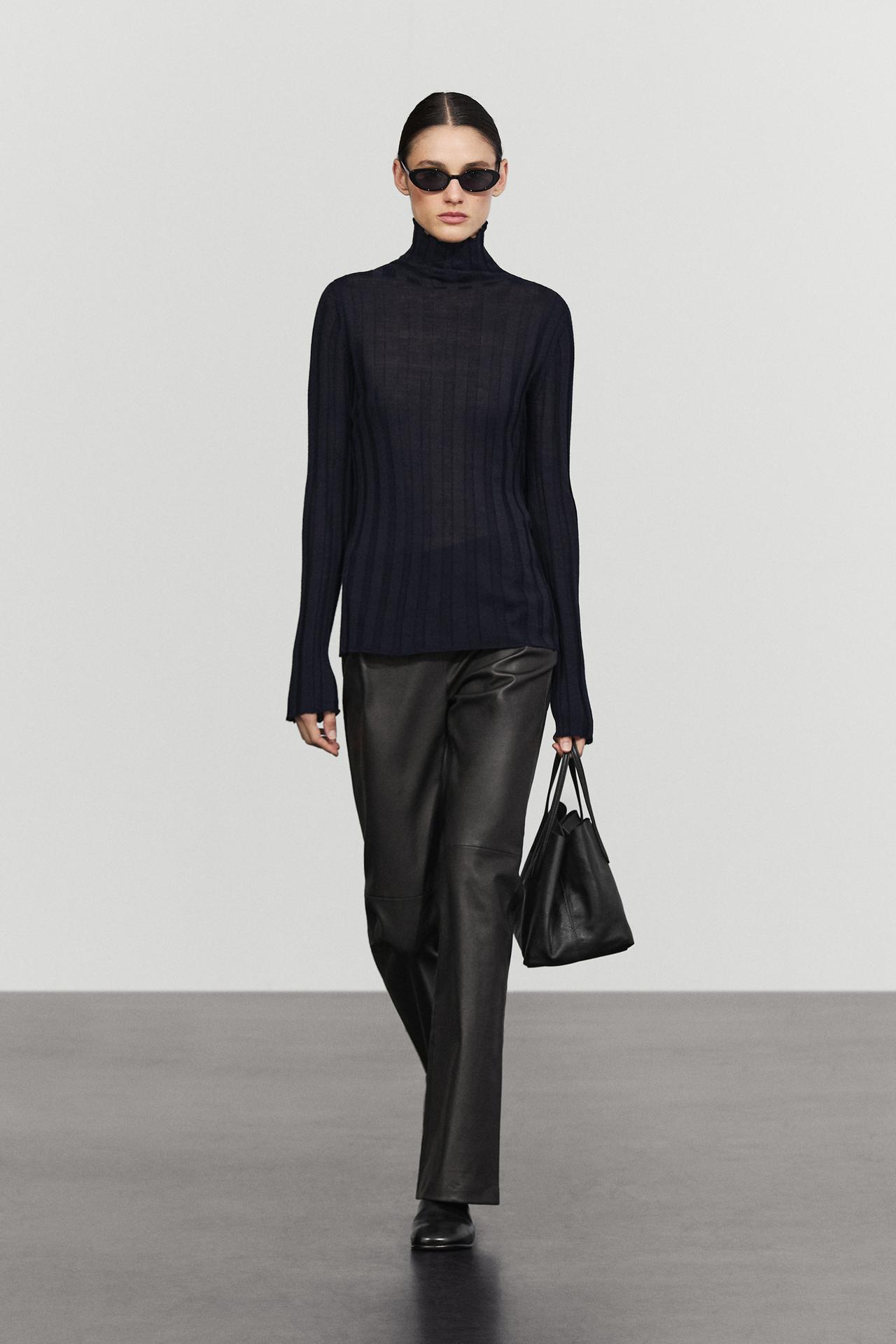 Ribbed high neck knit sweater — NAVY BLUE