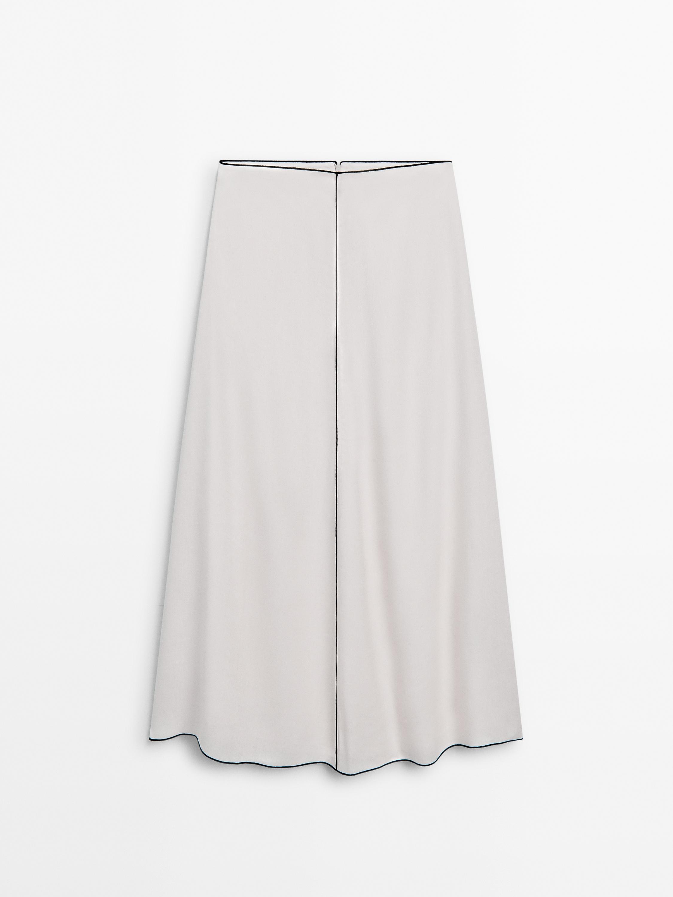 Skirt with contrast trim details
